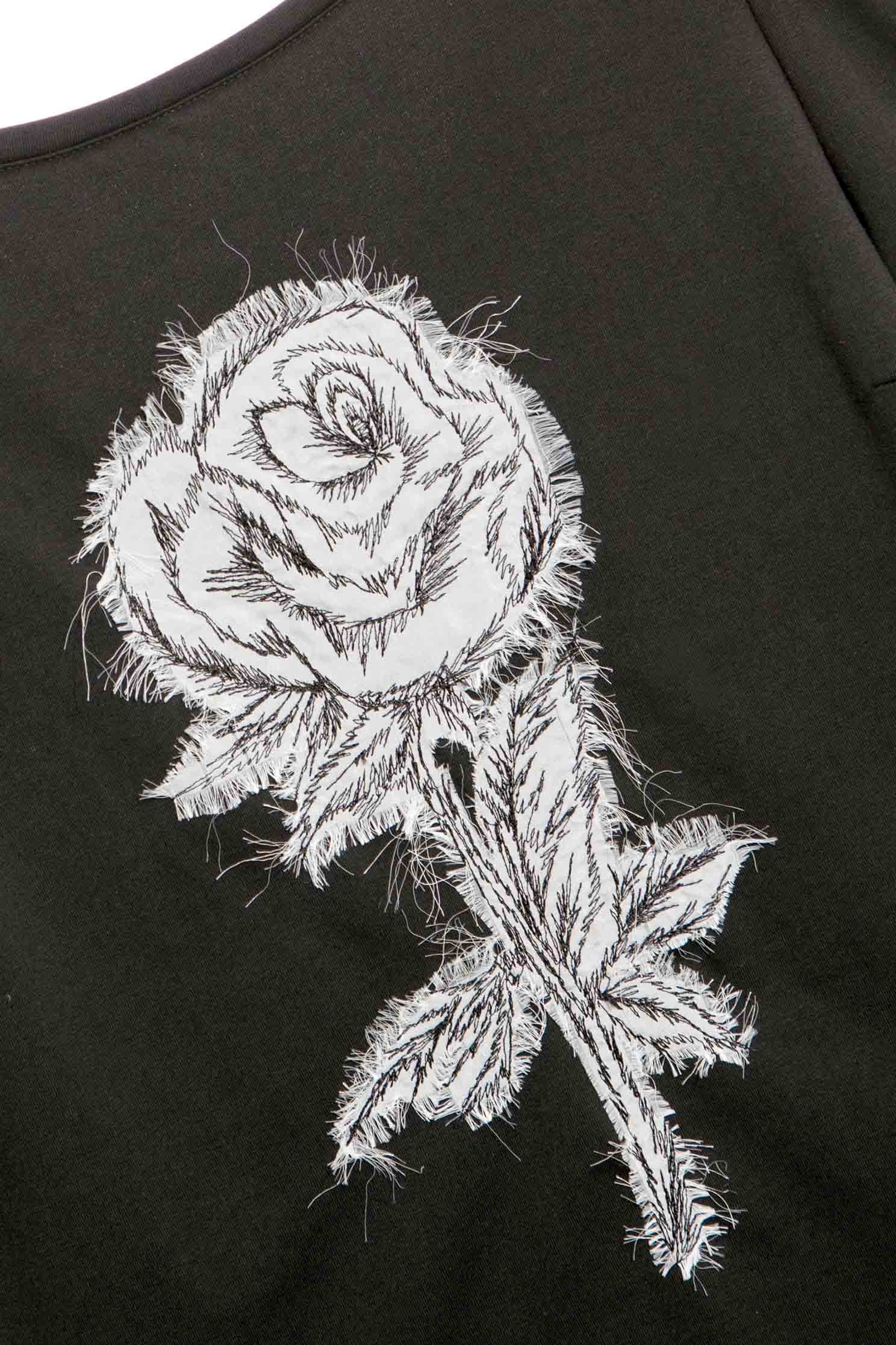 剪影花刺繡T恤剪影花刺繡T恤,T-Shirt,T恤,上衣,人氣商品,刺繡,秋冬穿搭,輕奢工藝,黑色上衣