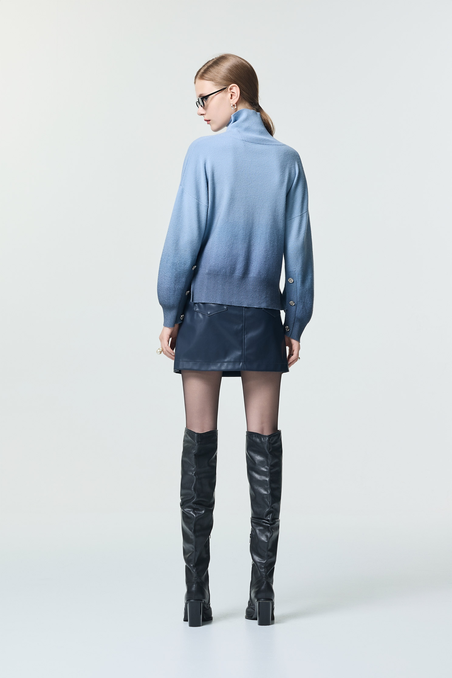 珍珠藍漸層染針織上衣珍珠藍漸層染針織上衣,上衣,春夏穿搭,珍珠,針織,針織衫