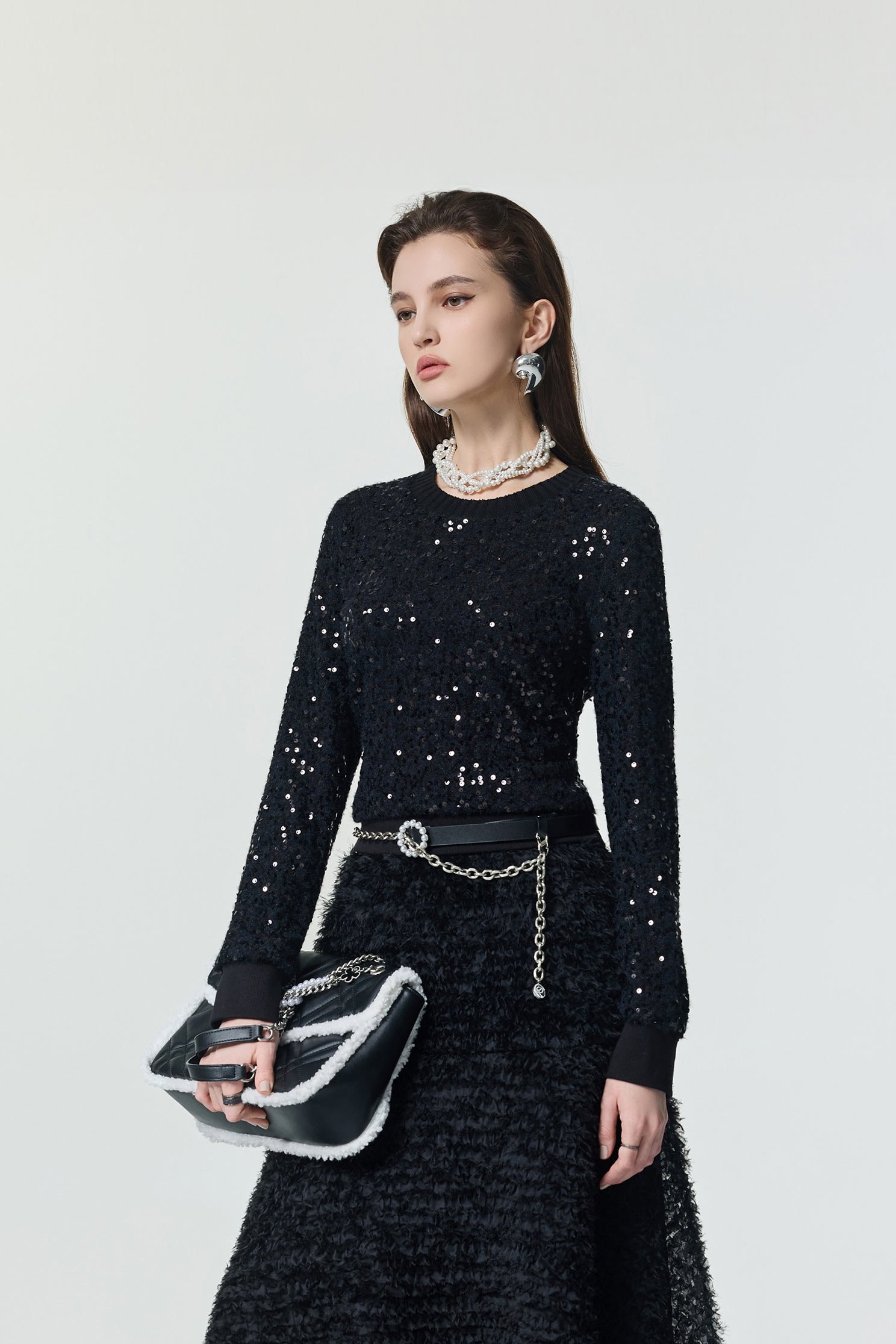 輕奢崁亮片彈性單品上衣輕奢崁亮片彈性單品上衣,上衣,春夏穿搭,針織,黑色上衣