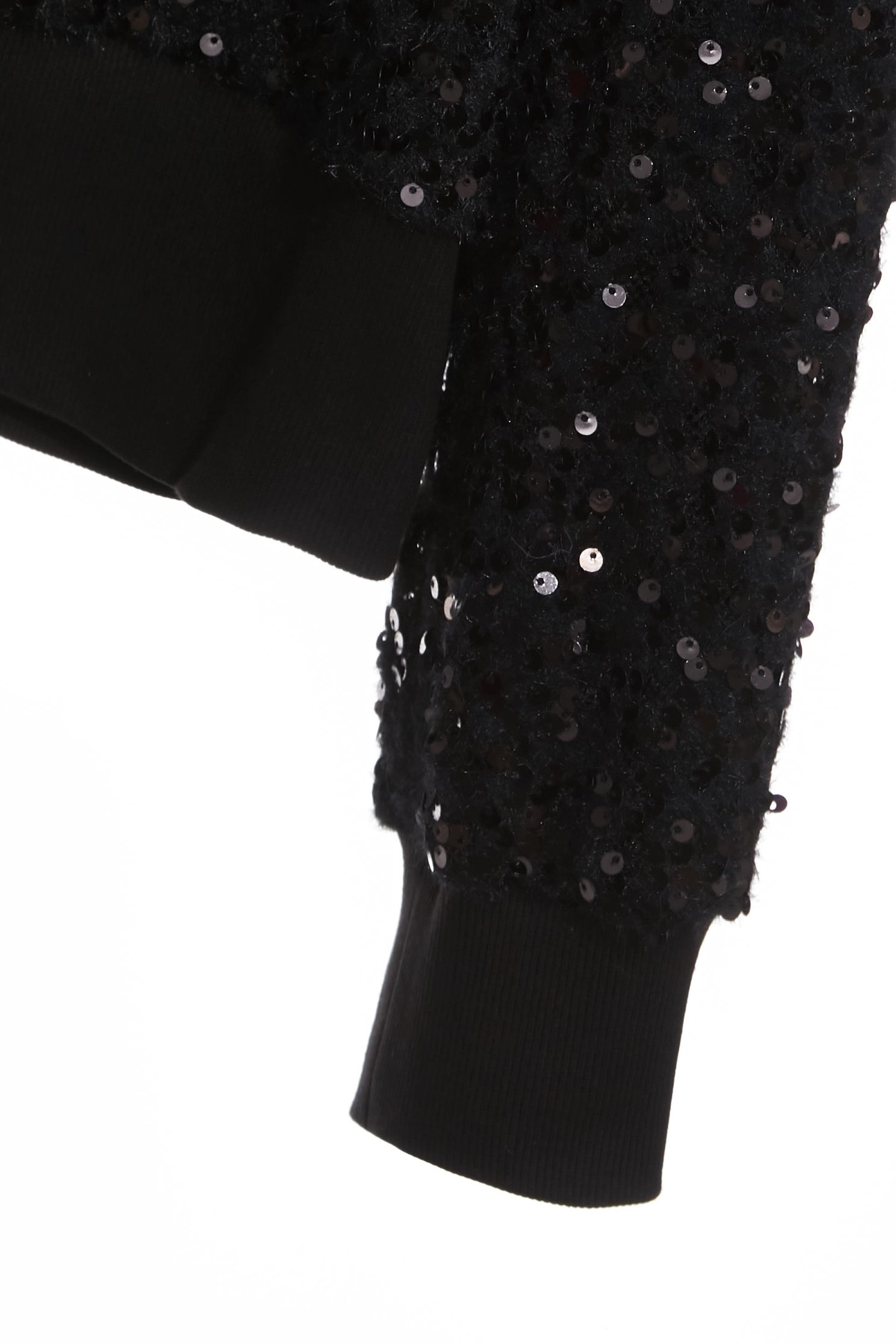 輕奢崁亮片彈性單品上衣輕奢崁亮片彈性單品上衣,上衣,春夏穿搭,針織,黑色上衣