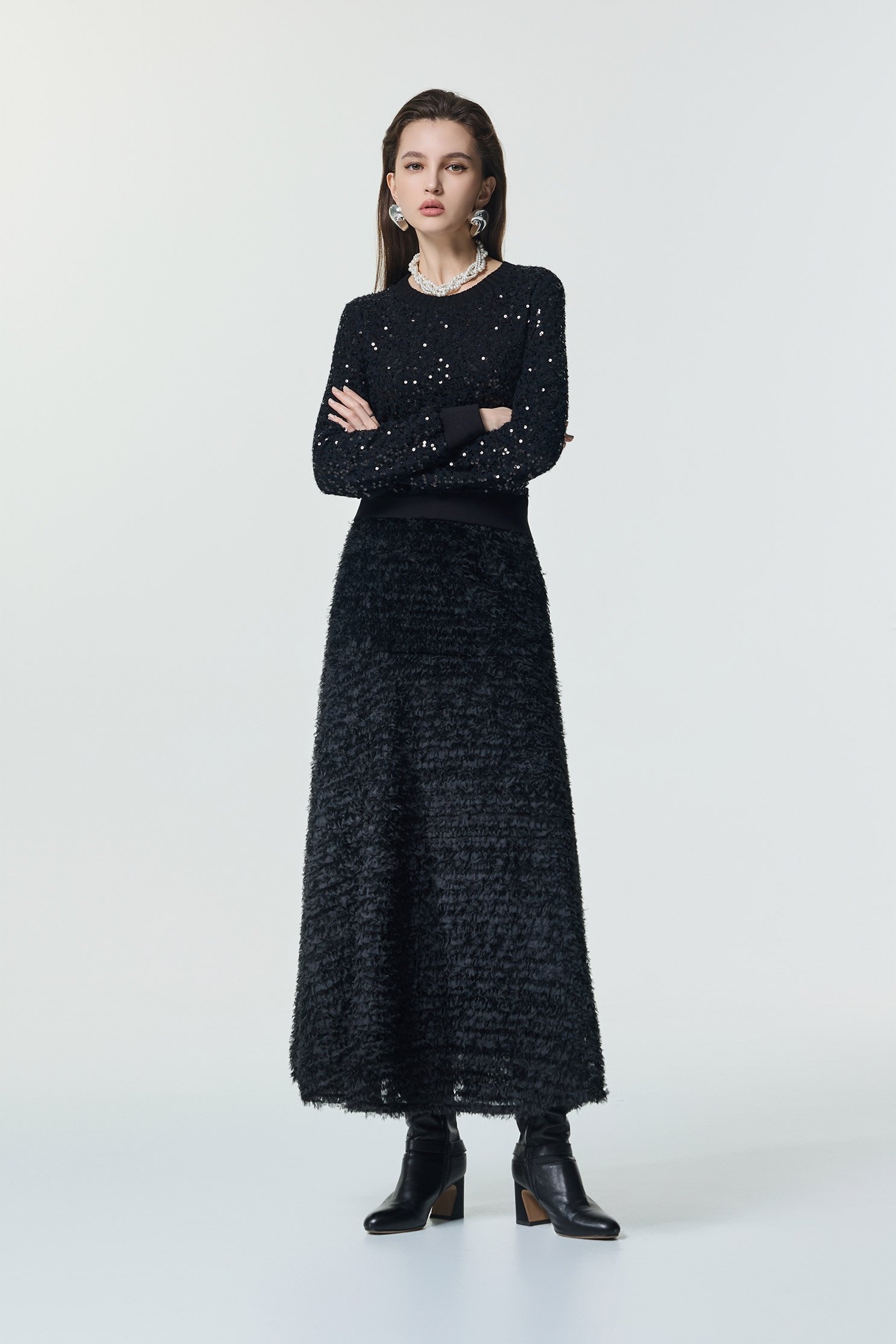 輕奢崁亮片彈性單品上衣輕奢崁亮片彈性單品上衣,上衣,春夏穿搭,針織,黑色上衣