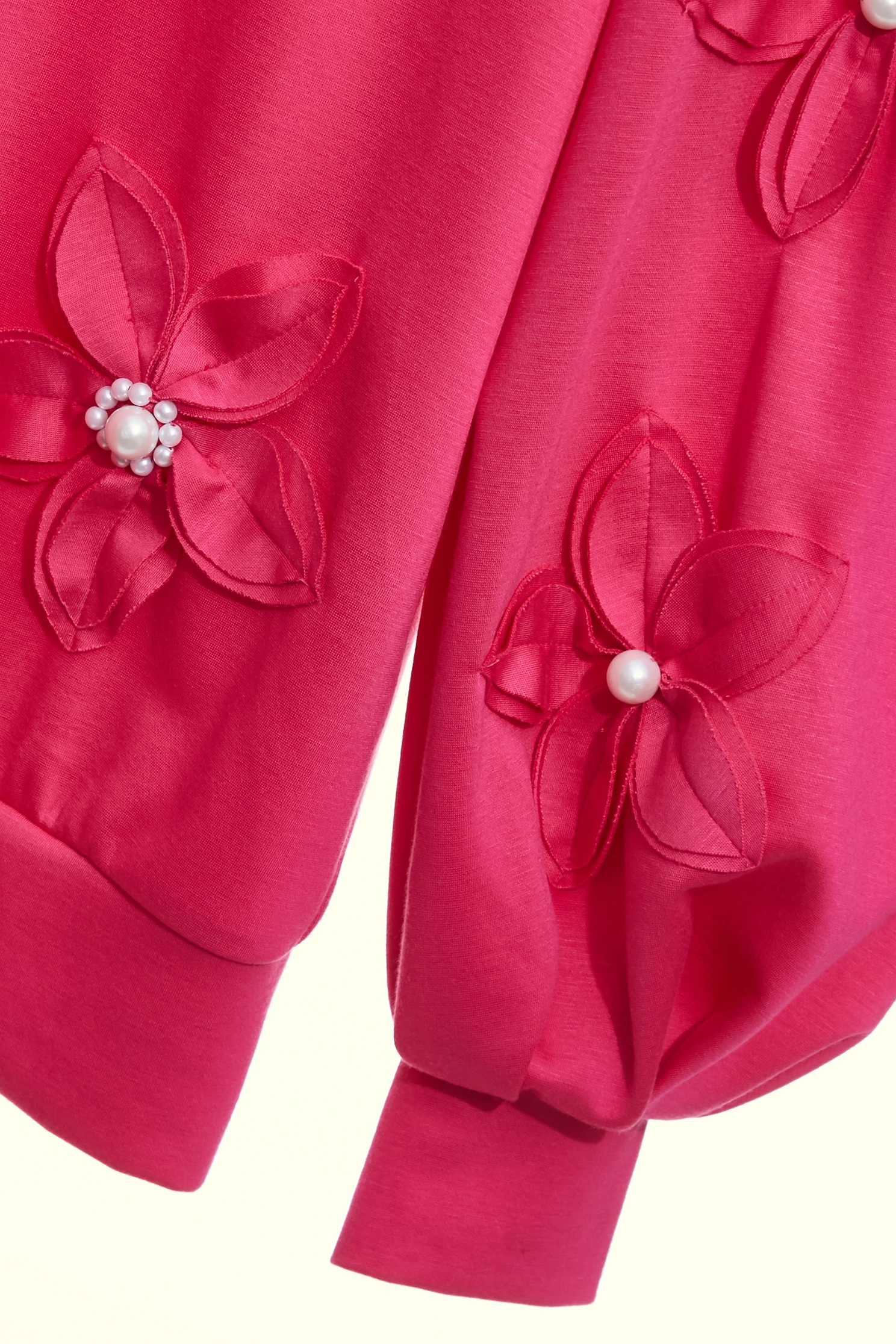 洋紅粉立體壓花珍珠縫飾單品洋紅粉立體壓花珍珠縫飾單品,上衣,春夏穿搭,珍珠,約會特輯