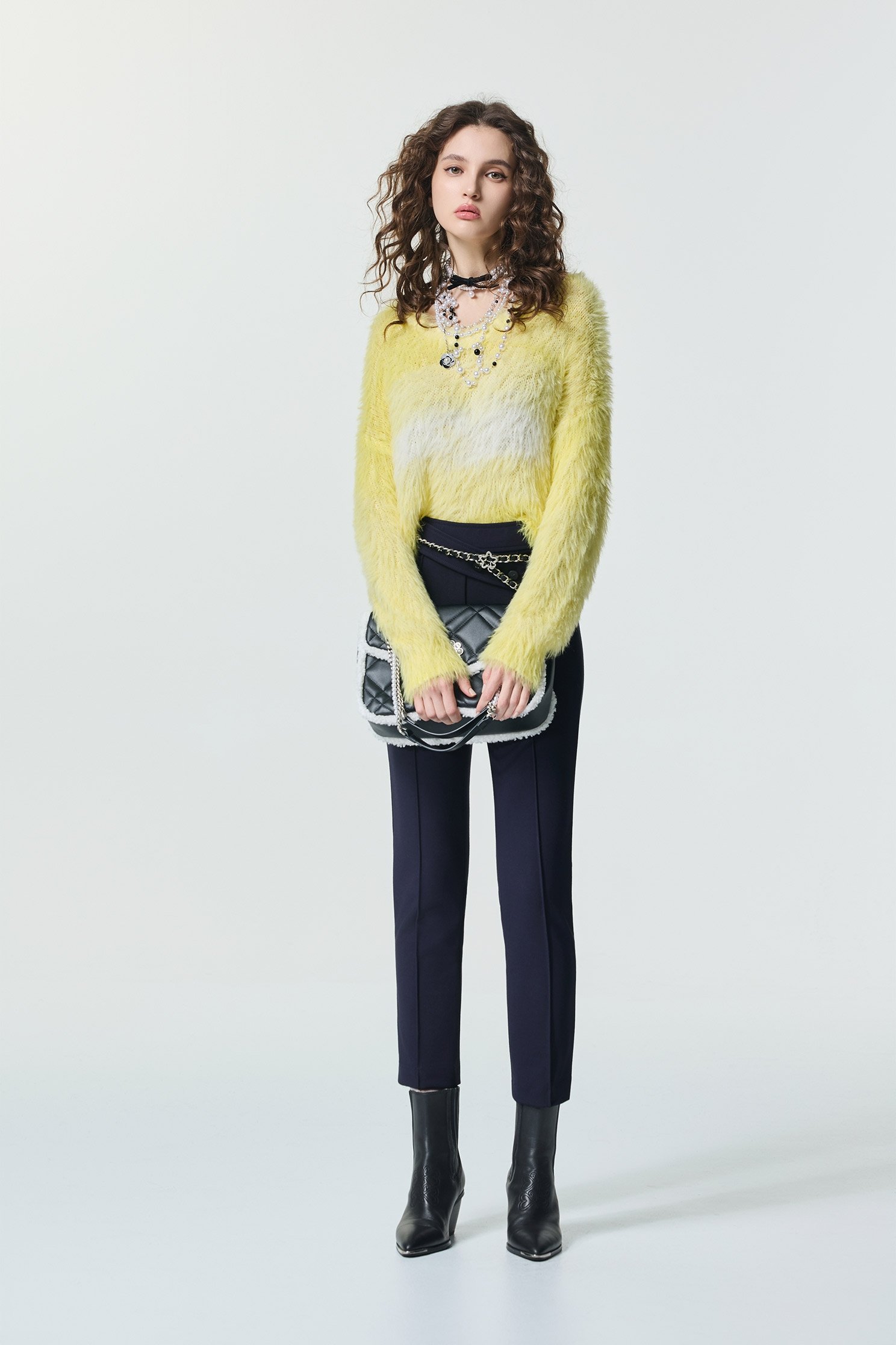 萊姆黃暈染長毛針織上衣萊姆黃暈染長毛針織上衣,V領上衣,上衣,春夏穿搭,約會特輯,針織,針織上衣,針織衫