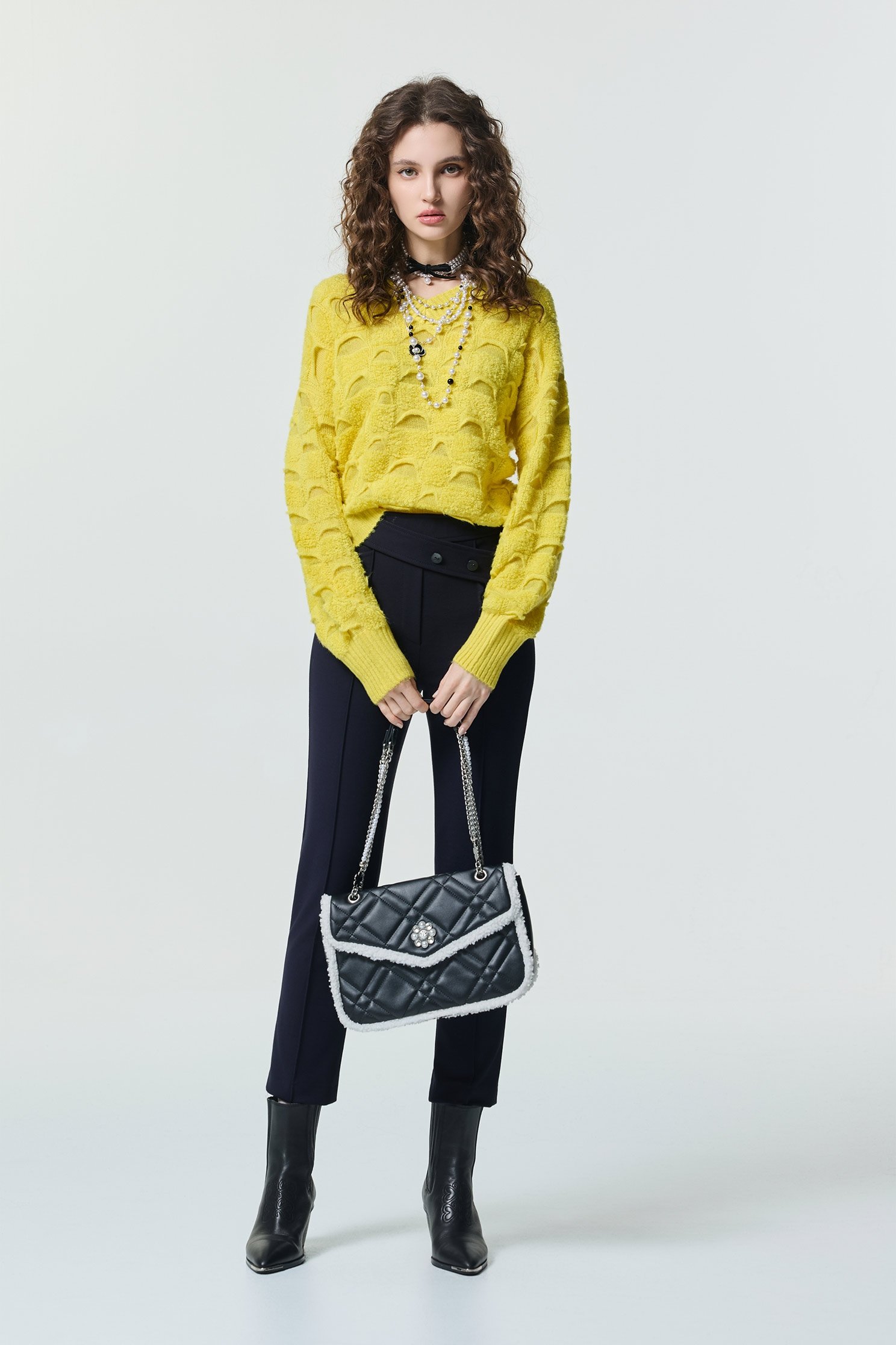 萊姆黃仿搖粒絨格紋針織萊姆黃仿搖粒絨格紋針織,V領上衣,上衣,春夏穿搭,格紋,約會特輯,針織,針織上衣,針織衫