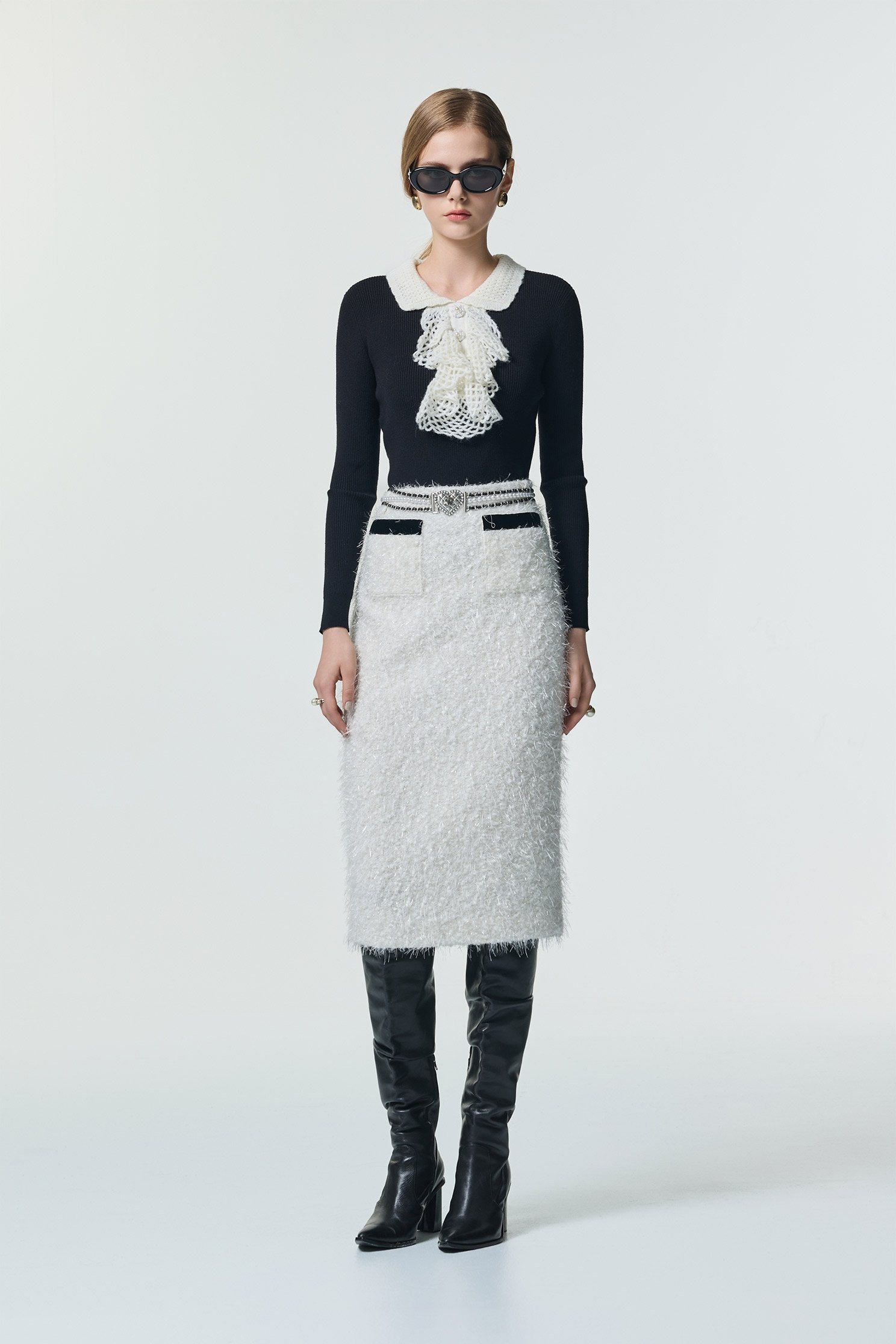 黑白配手勾荷葉坑條針織黑白配手勾荷葉坑條針織,上衣,春夏穿搭,珍珠,荷葉,針織,針織衫,黑色上衣