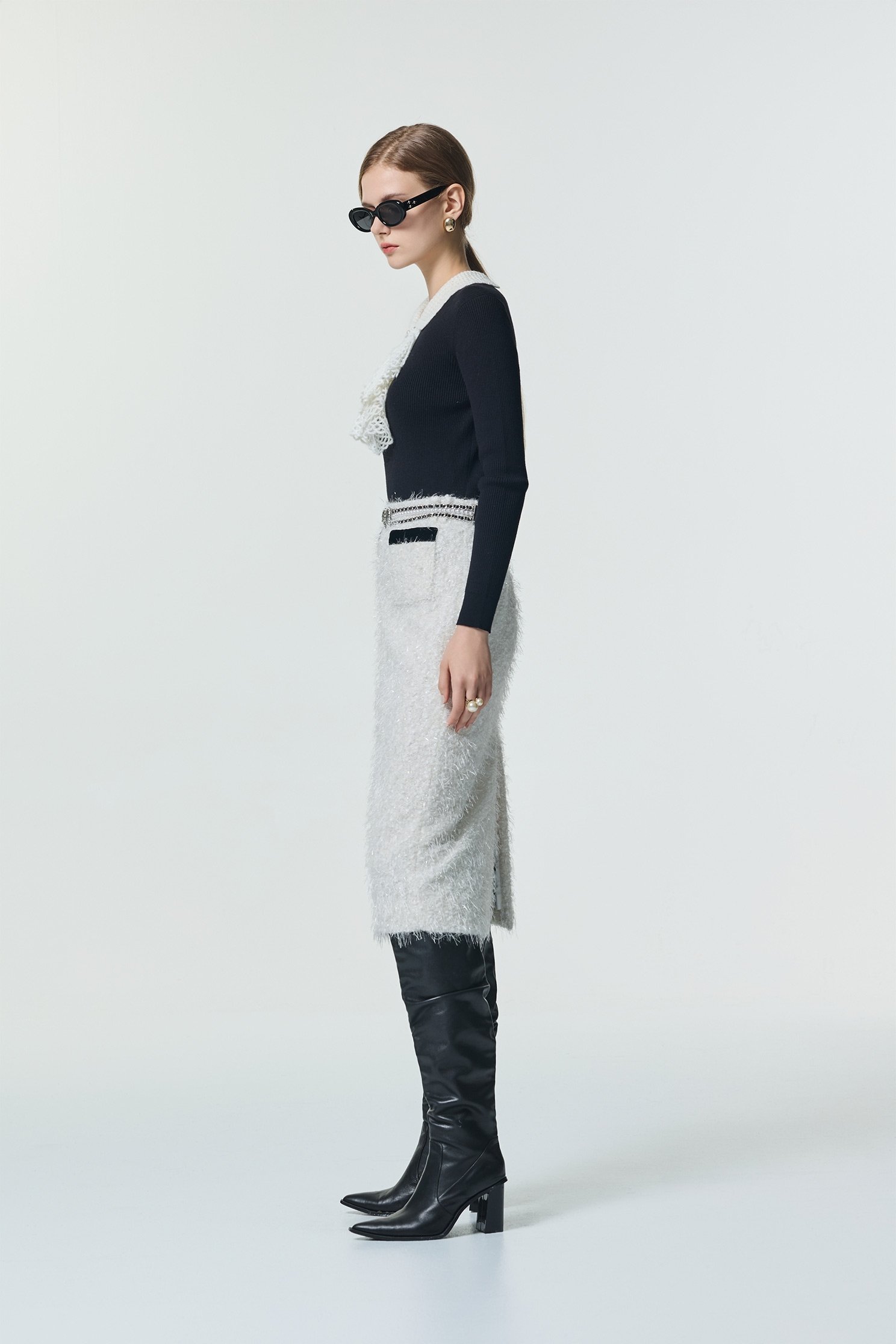 黑白配手勾荷葉坑條針織黑白配手勾荷葉坑條針織,上衣,春夏穿搭,珍珠,荷葉,針織,針織衫,黑色上衣