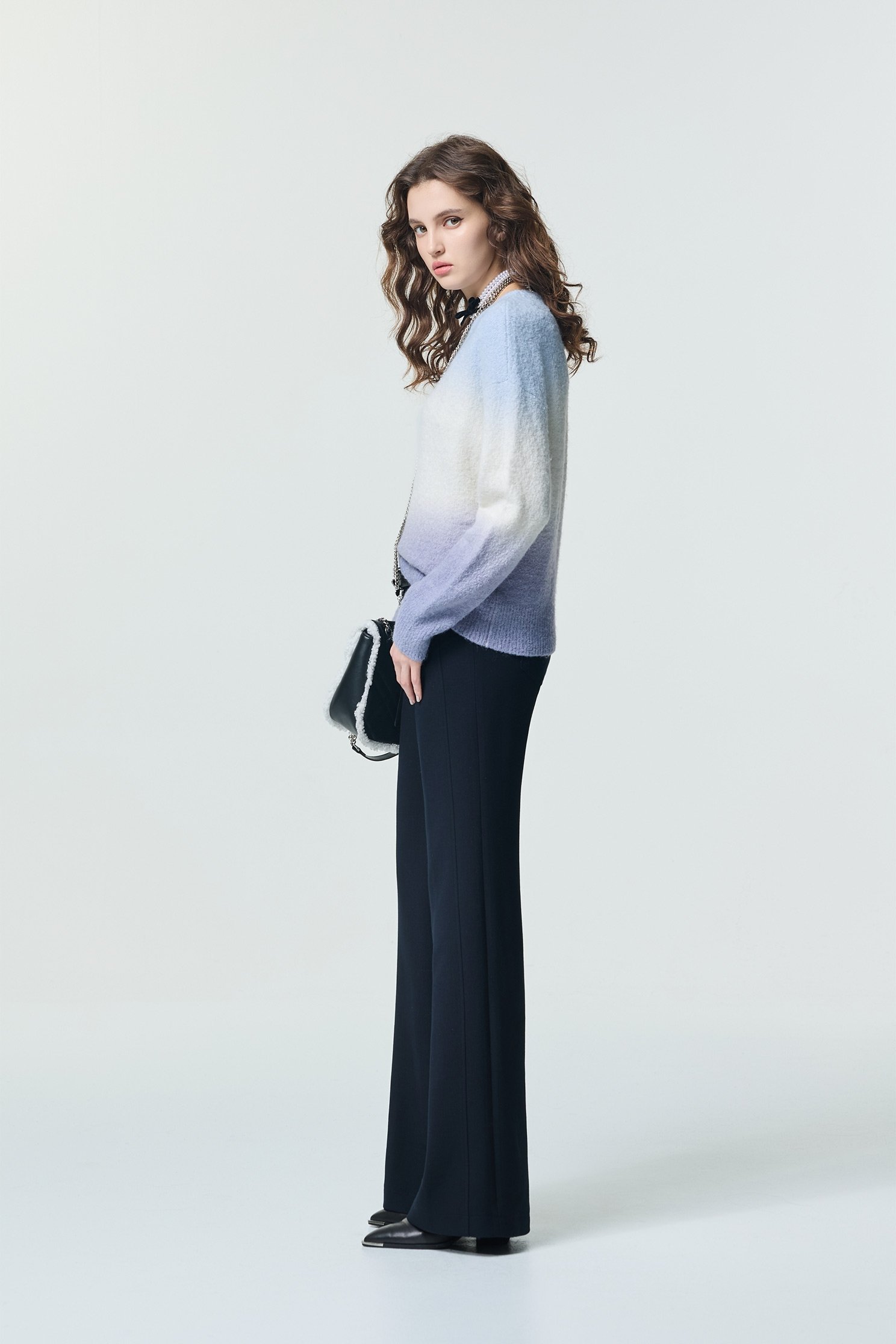 月光石藍漸層針織上衣月光石藍漸層針織上衣,上衣,春夏穿搭,簡約穿搭,約會特輯,針織,針織上衣,針織衫