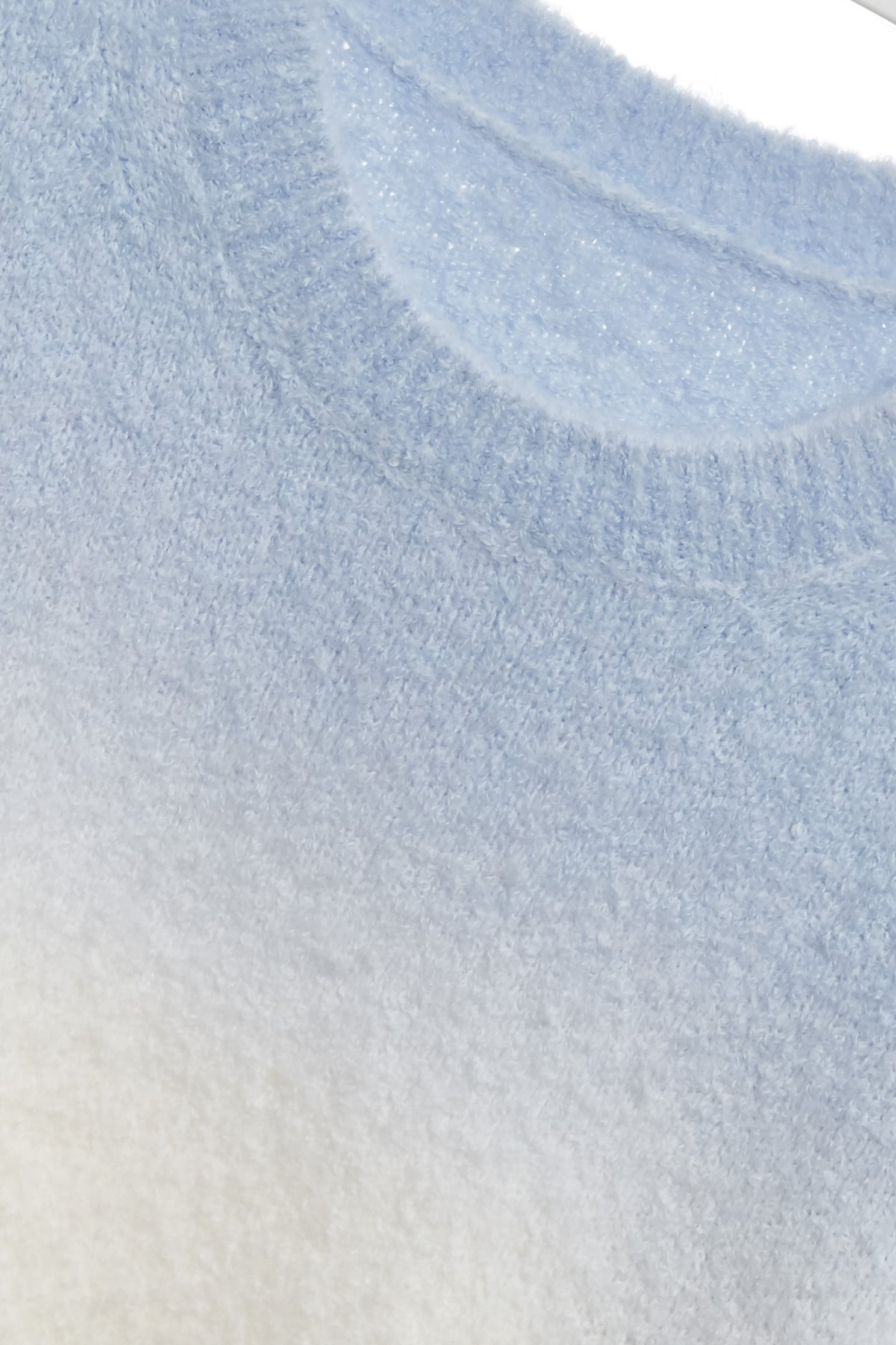 月光石藍漸層針織上衣月光石藍漸層針織上衣,上衣,春夏穿搭,簡約穿搭,約會特輯,針織,針織上衣,針織衫