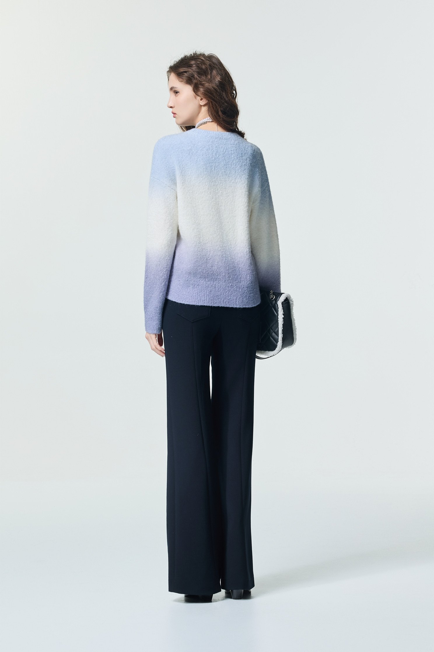 月光石藍漸層針織上衣月光石藍漸層針織上衣,上衣,春夏穿搭,簡約穿搭,約會特輯,針織,針織上衣,針織衫