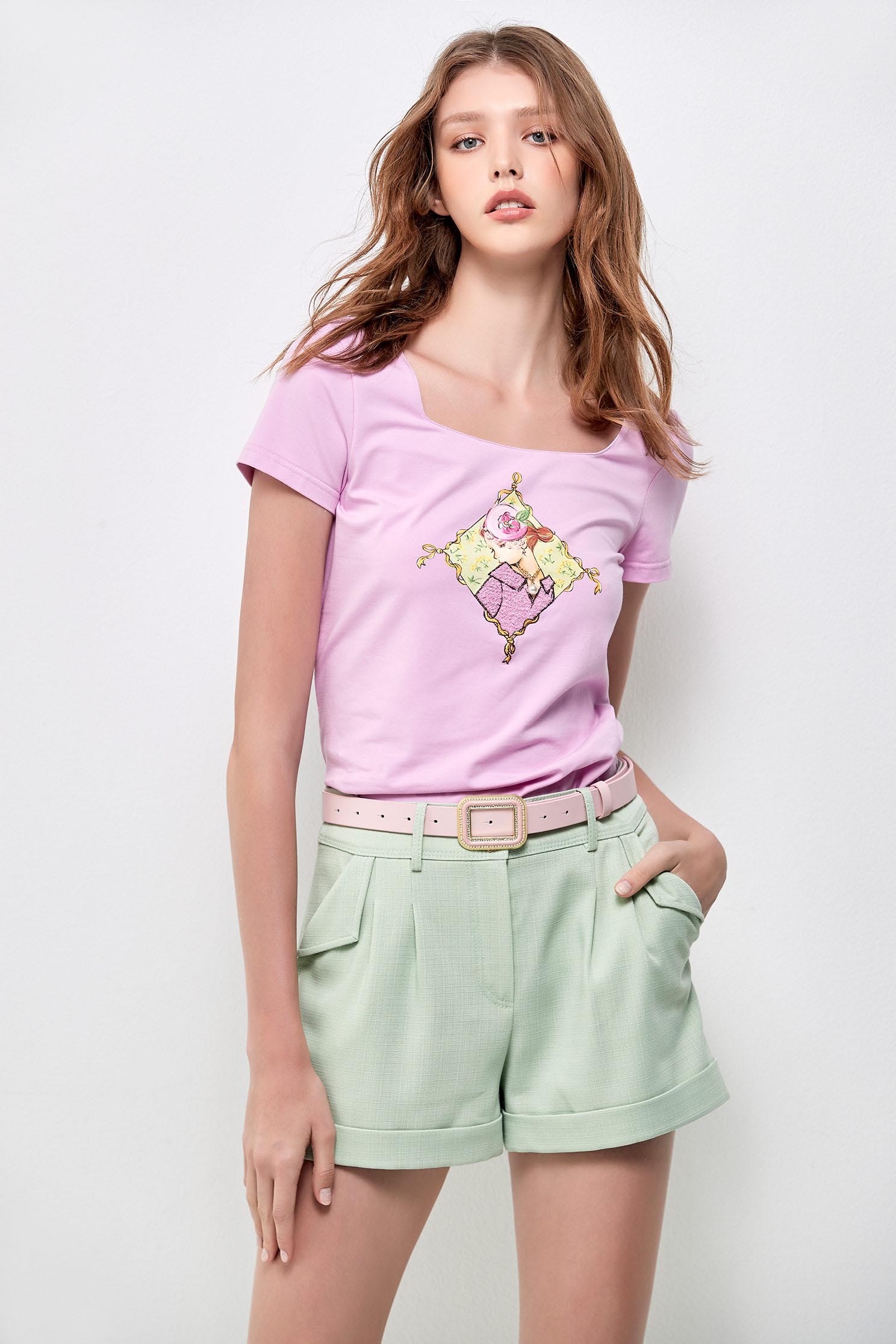 女孩美背刺繡上衣女孩美背刺繡上衣,T-Shirt,上衣,刺繡,秋冬穿搭,輕奢度假