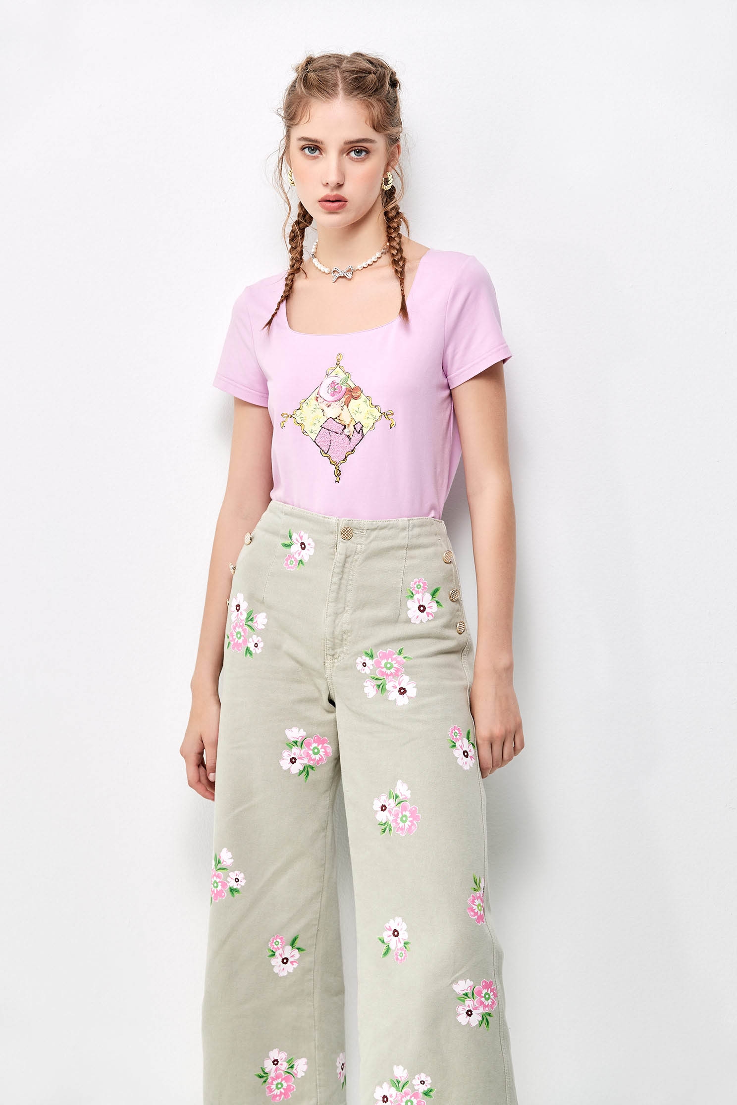 女孩美背刺繡上衣女孩美背刺繡上衣,T-Shirt,上衣,刺繡,秋冬穿搭,輕奢度假