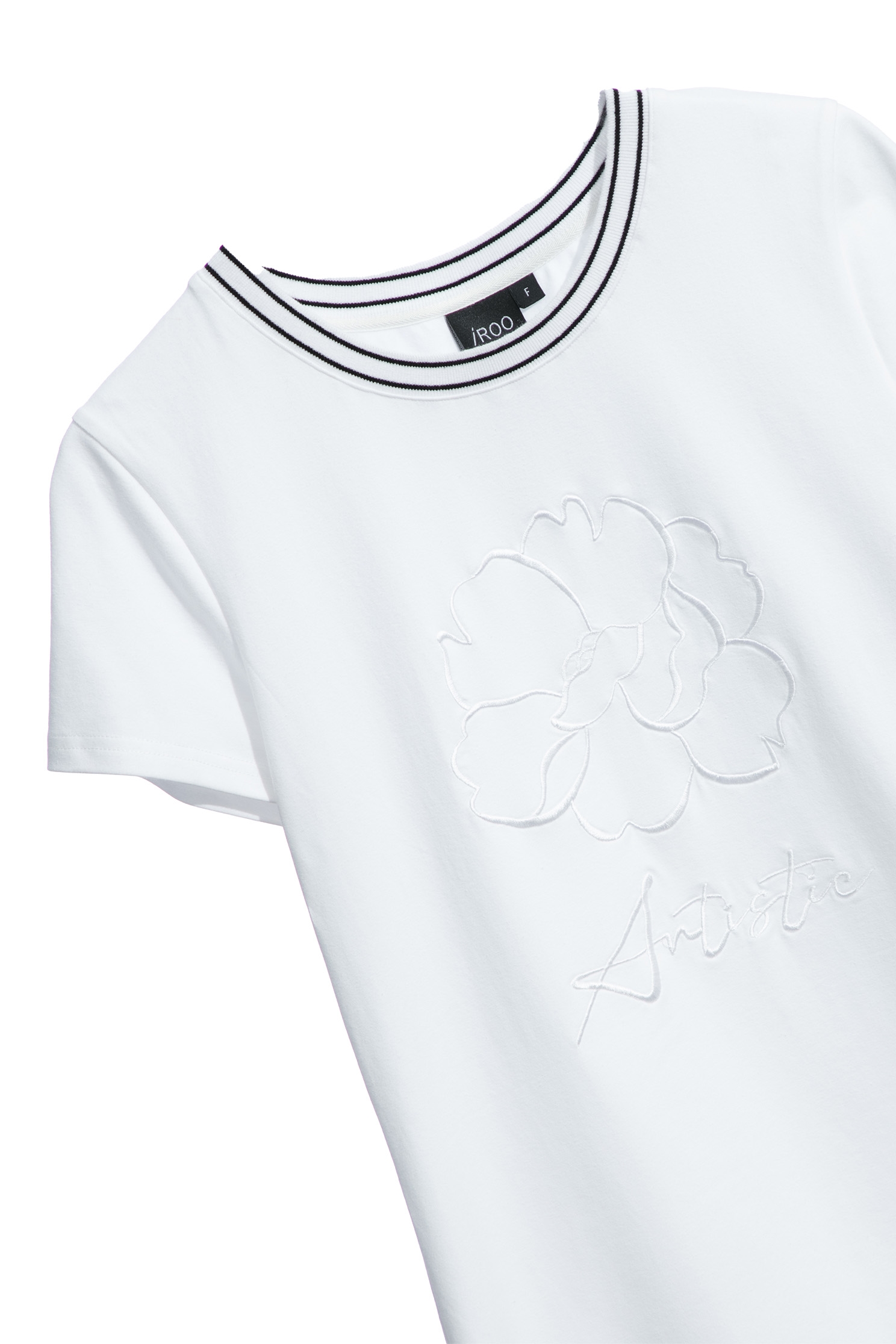 綴藝術單字刺繡T恤上衣綴藝術單字刺繡T恤上衣,T-Shirt,上衣,刺繡,白色上衣,秋冬穿搭,純棉,輕奢度假