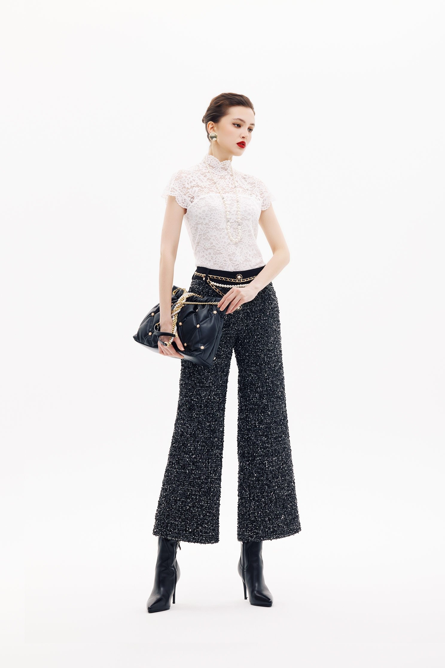 珍珠白小高領彈性蕾絲單品珍珠白小高領彈性蕾絲單品,上班OL穿搭,上衣,春夏穿搭,珍珠,白色上衣,約會特輯,蕾絲