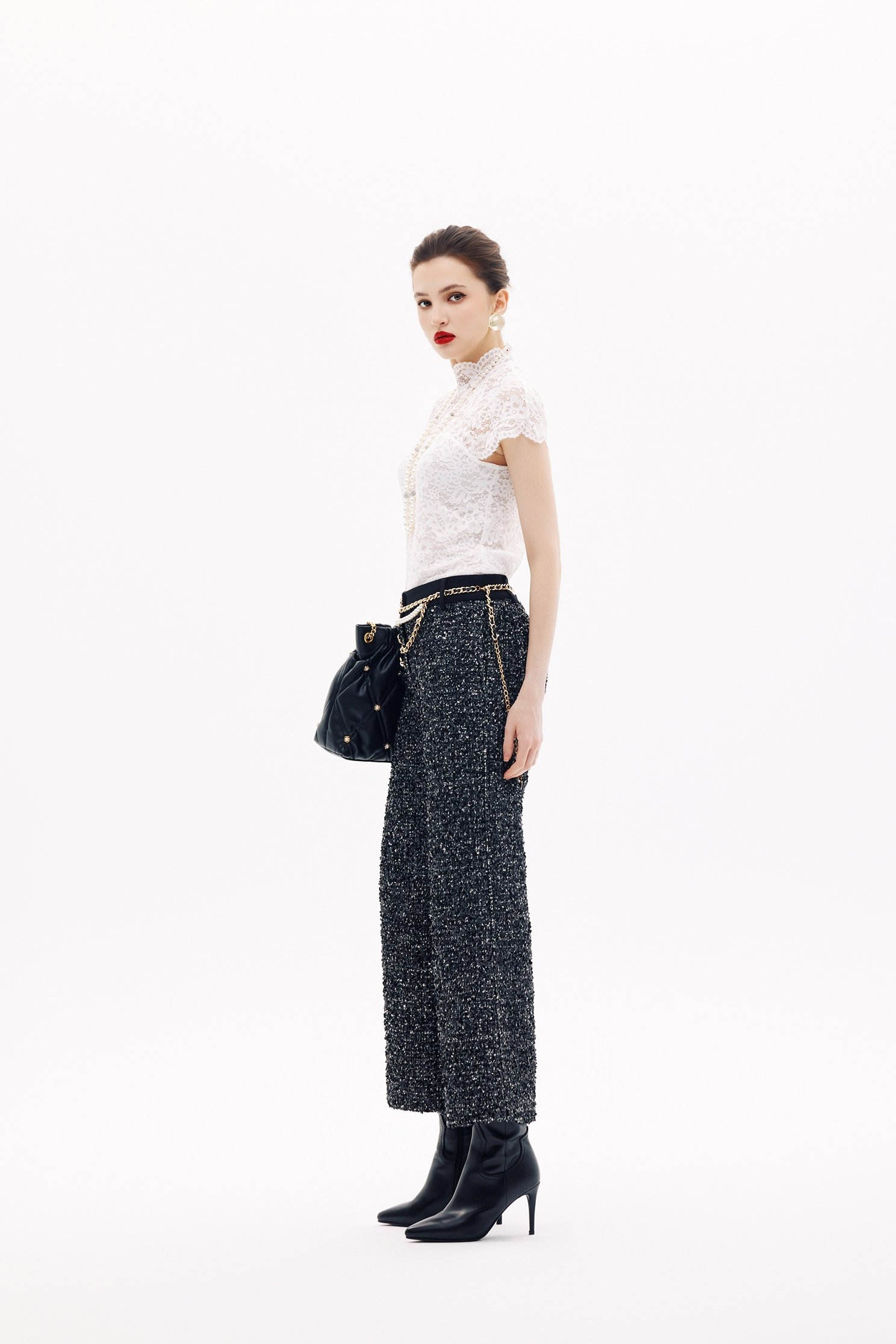 珍珠白小高領彈性蕾絲單品珍珠白小高領彈性蕾絲單品,上班OL穿搭,上衣,春夏穿搭,珍珠,白色上衣,約會特輯,蕾絲