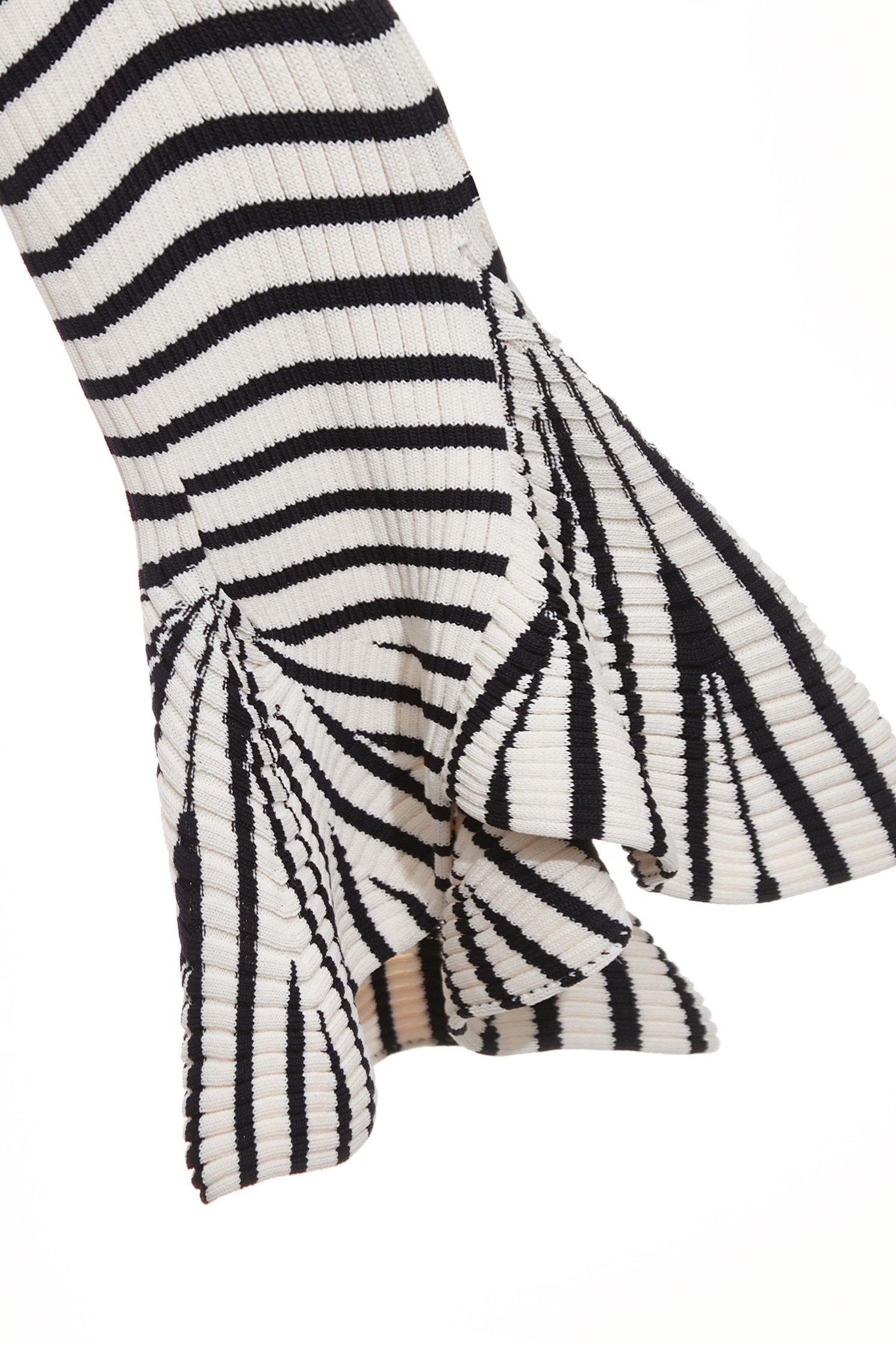 喇叭花瓣袖條紋針織上衣喇叭花瓣袖條紋針織上衣,上班OL穿搭,上衣,春夏穿搭,條紋,約會特輯,針織,針織衫