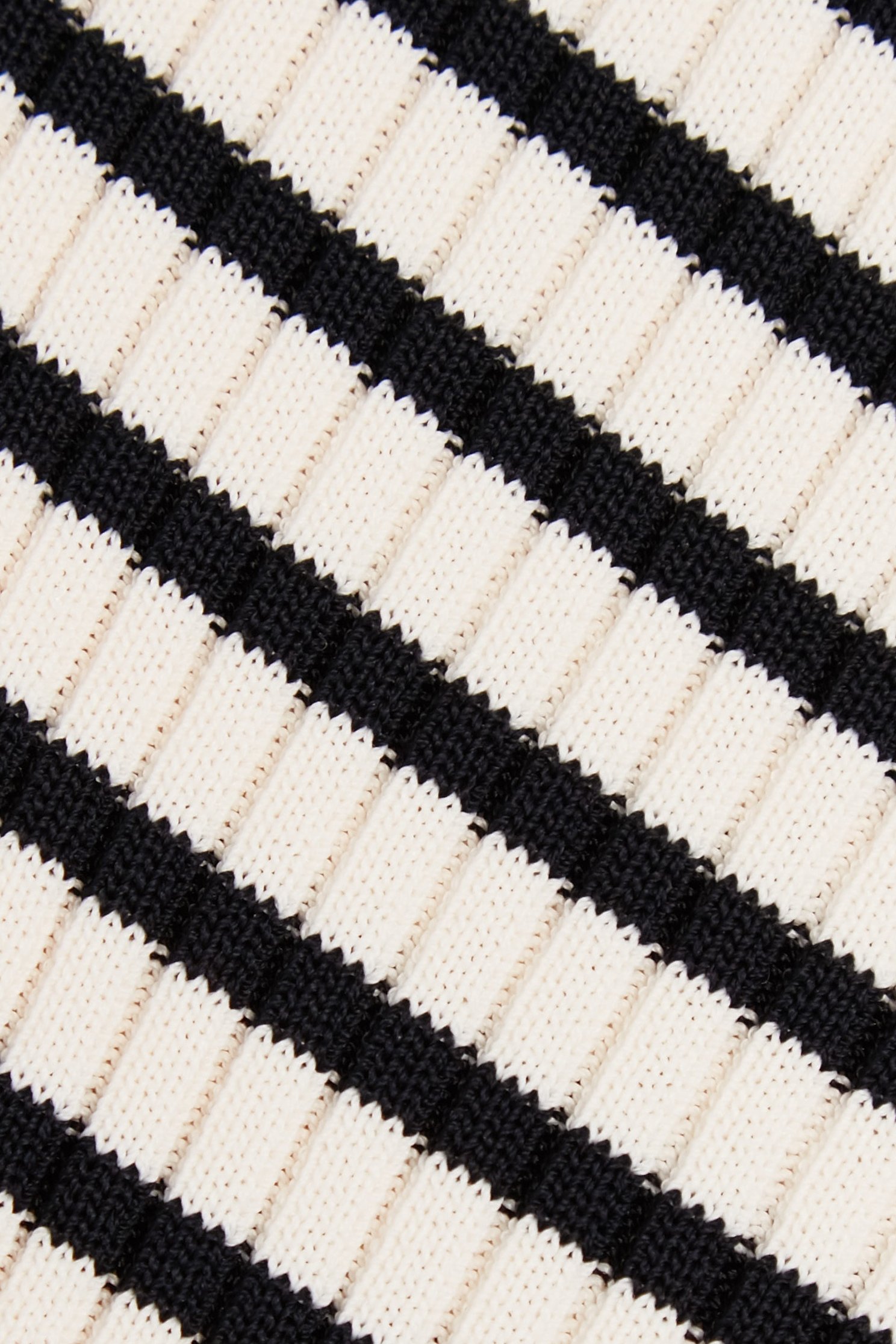 喇叭花瓣袖條紋針織上衣喇叭花瓣袖條紋針織上衣,上班OL穿搭,上衣,春夏穿搭,條紋,約會特輯,針織,針織衫