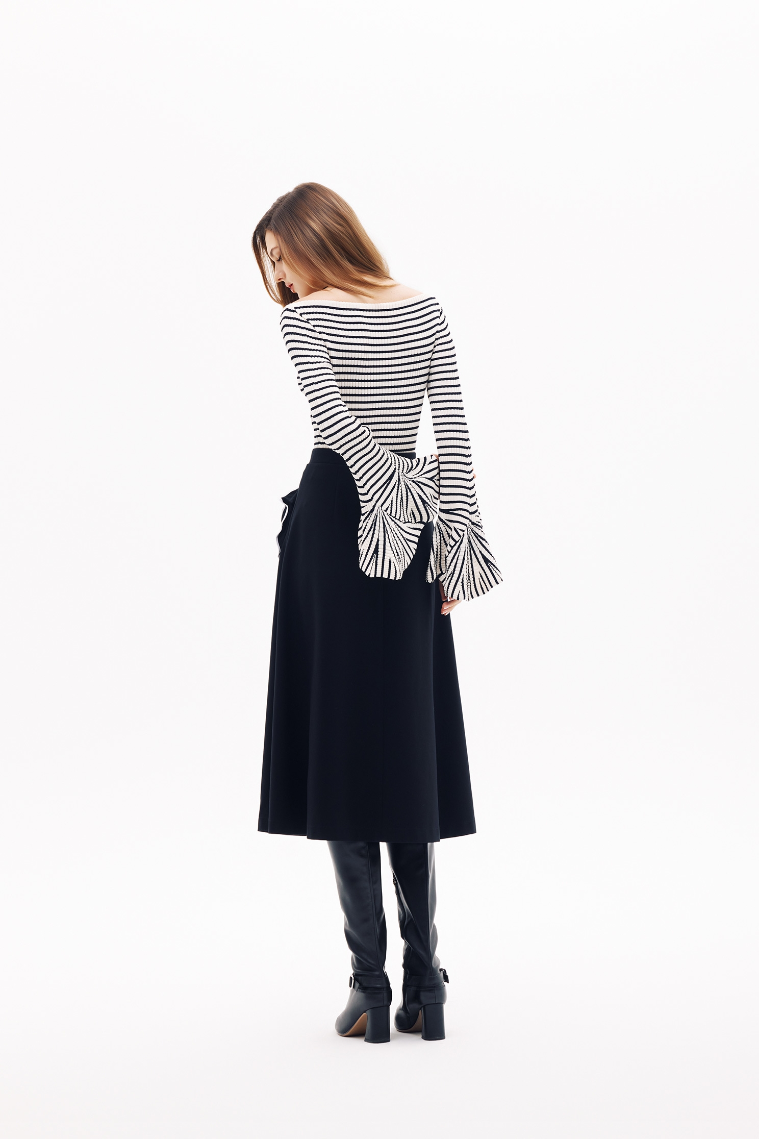 喇叭花瓣袖條紋針織上衣喇叭花瓣袖條紋針織上衣,上班OL穿搭,上衣,春夏穿搭,條紋,約會特輯,針織,針織衫