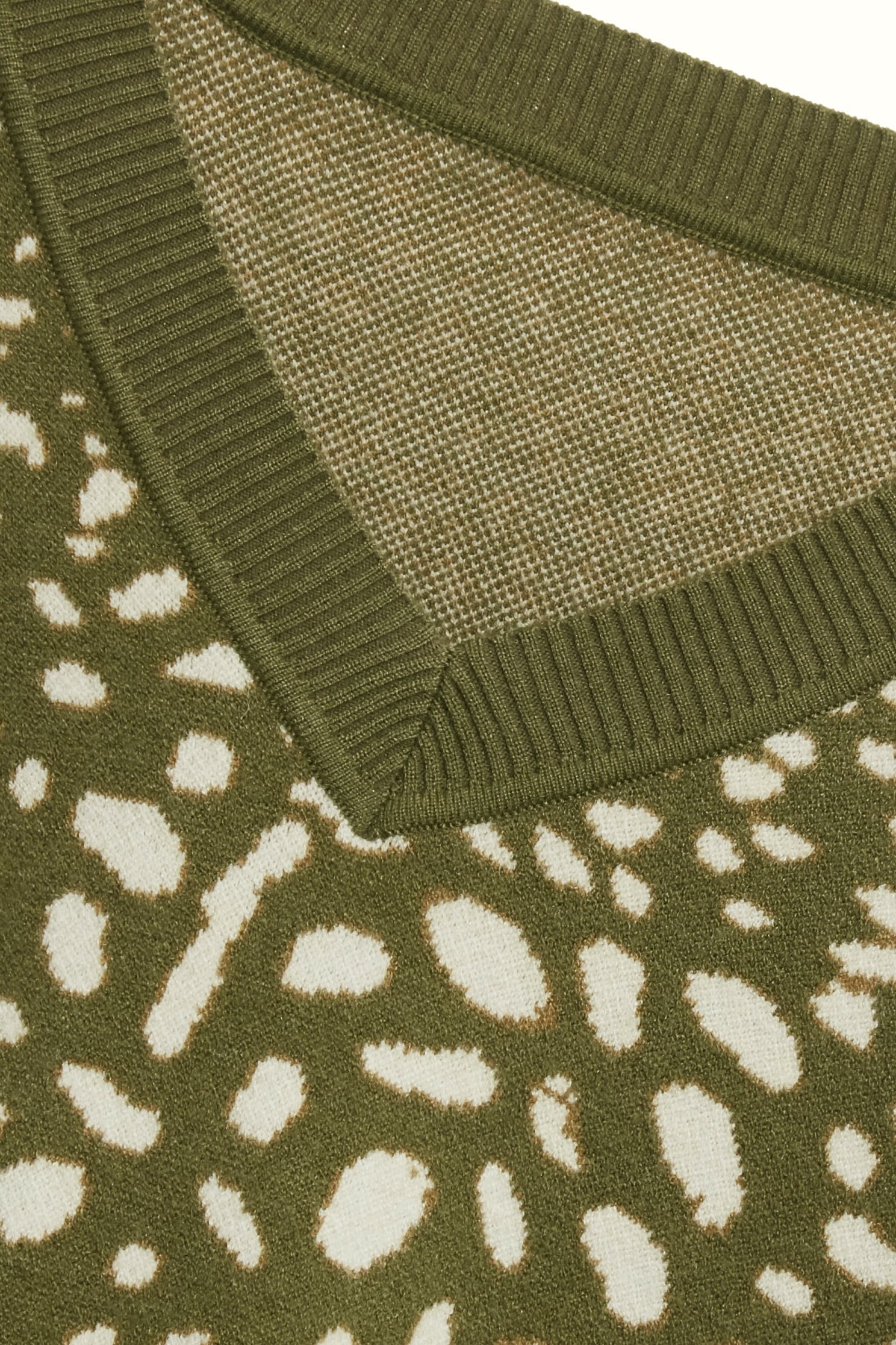 漸層鹿紋織花針織上衣漸層鹿紋織花針織上衣,上衣,春夏穿搭,針織,針織衫