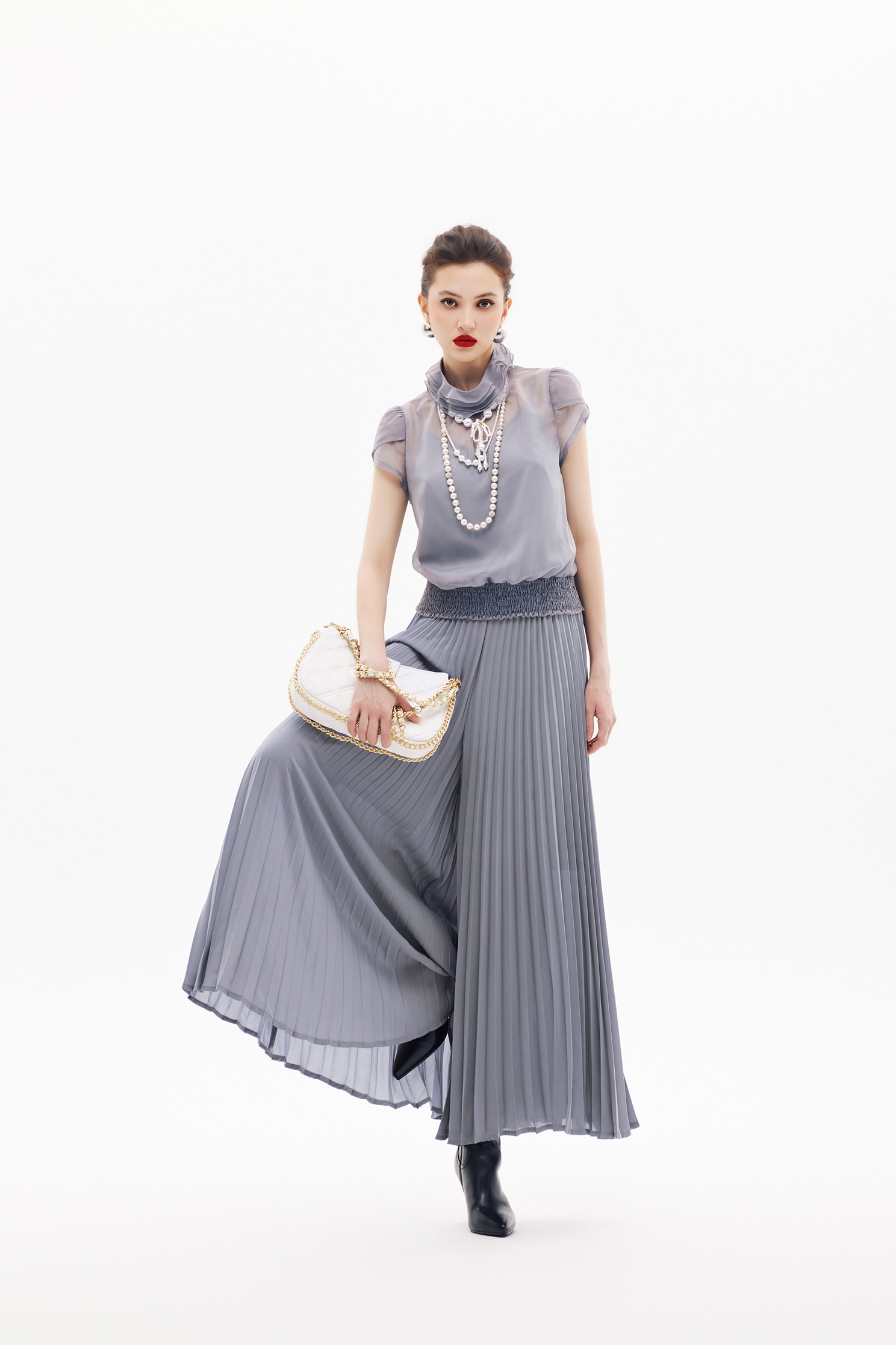 薄暮灰荷葉花苞袖單品薄暮灰荷葉花苞袖單品,上班OL穿搭,上衣,內搭上衣,春夏穿搭,簡約穿搭,約會特輯,荷葉