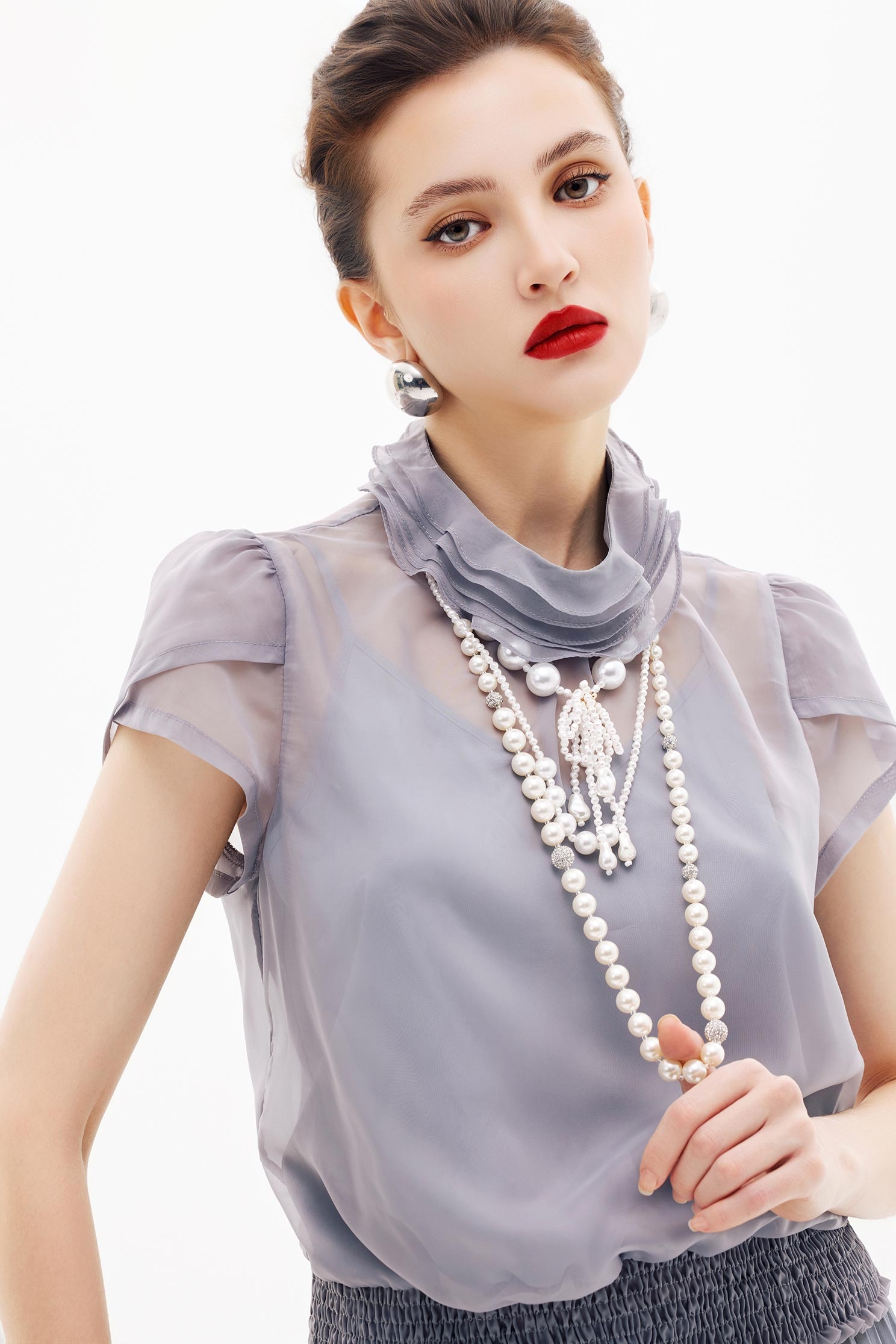 薄暮灰荷葉花苞袖單品薄暮灰荷葉花苞袖單品,上班OL穿搭,上衣,內搭上衣,春夏穿搭,簡約穿搭,約會特輯,荷葉