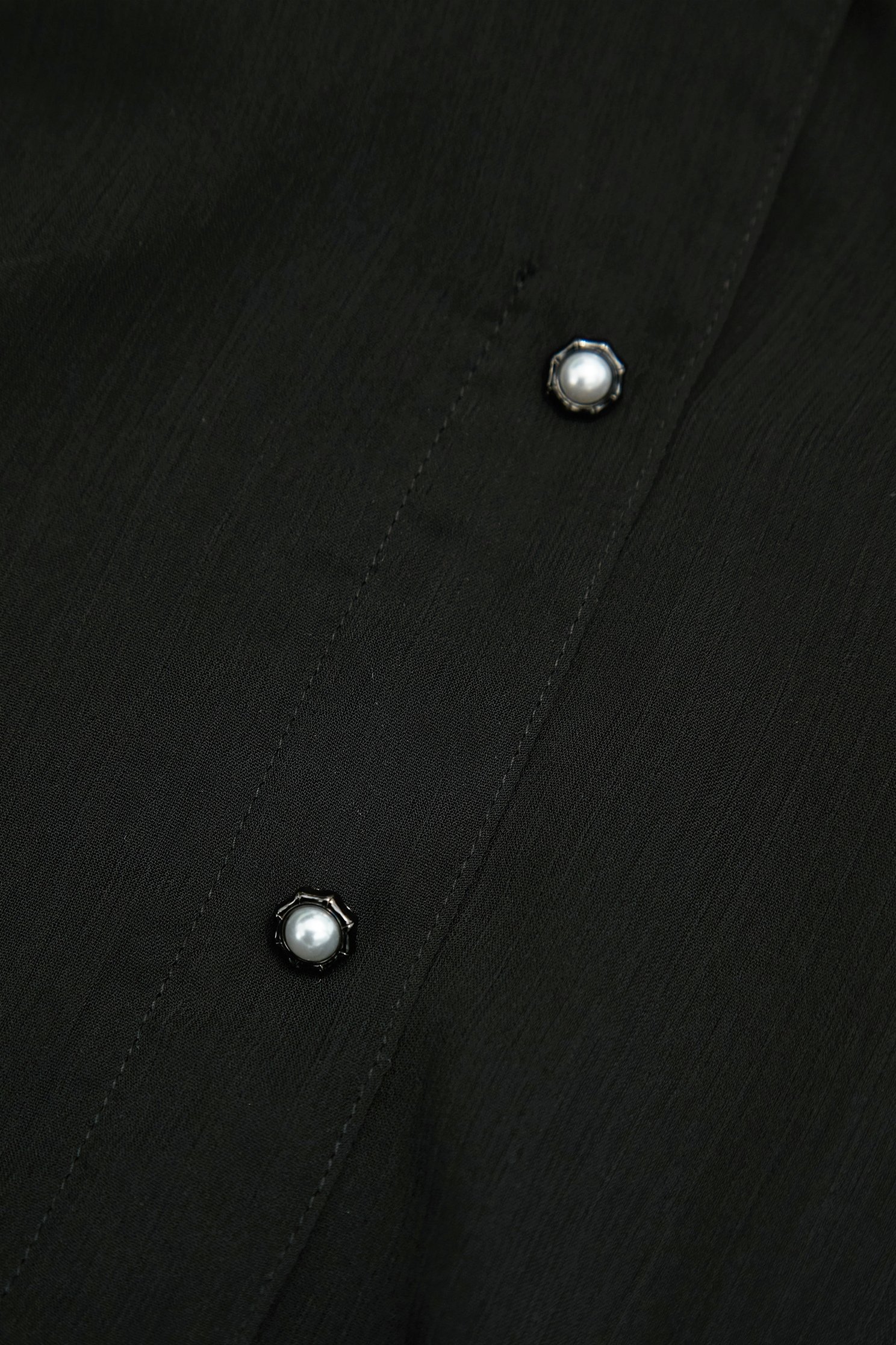 楊柳雪紡短袖型單品上衣楊柳雪紡短袖型單品上衣,上班OL穿搭,上衣,春夏穿搭,簡約穿搭,雪紡,黑色上衣