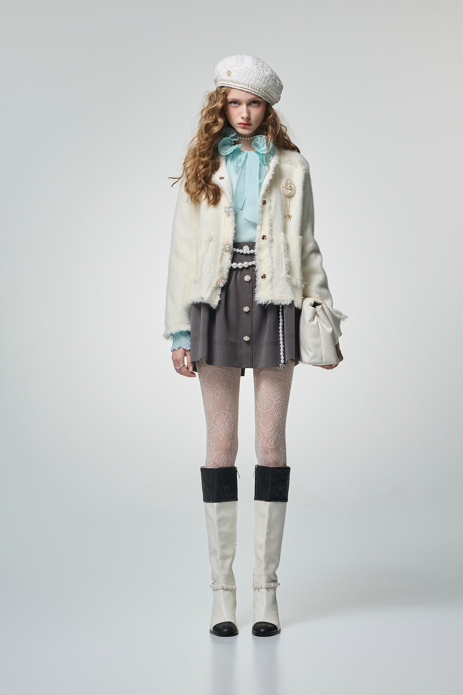 綴珍珠飾品針織外套綴珍珠飾品針織外套,外套,小香風,珍珠,秋冬穿搭,約會特輯,花花世界,針織,針織外套,飾品