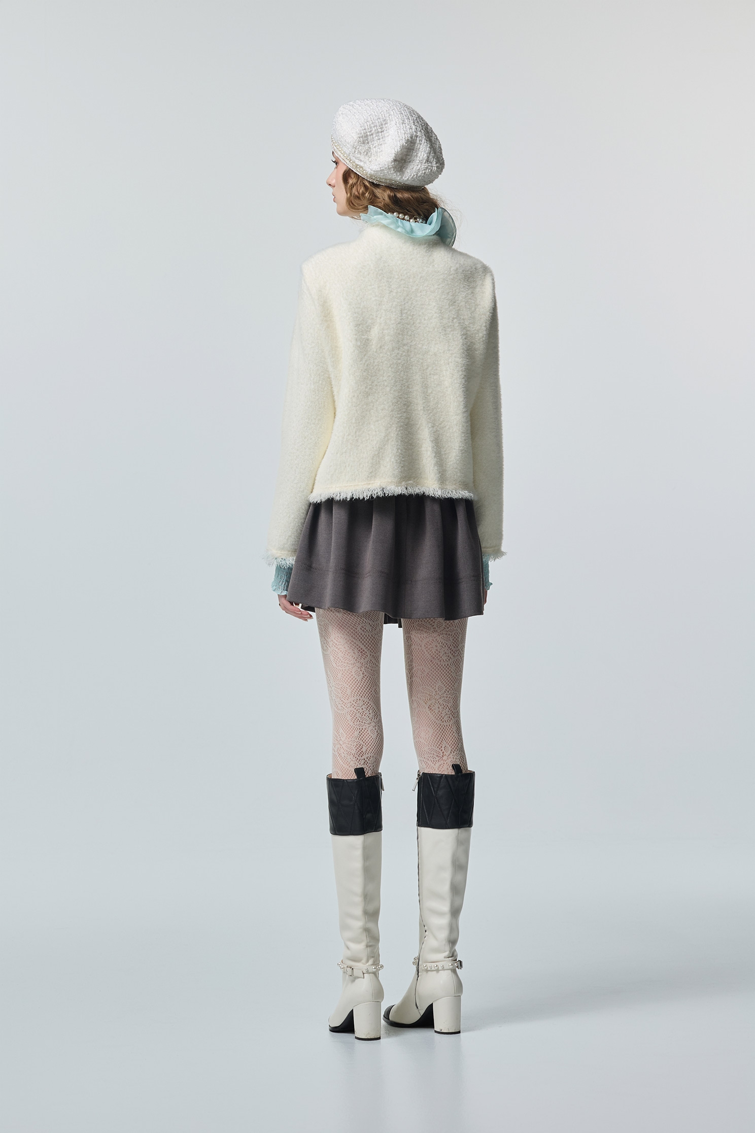 綴珍珠飾品針織外套綴珍珠飾品針織外套,外套,小香風,珍珠,秋冬穿搭,約會特輯,花花世界,針織,針織外套,飾品