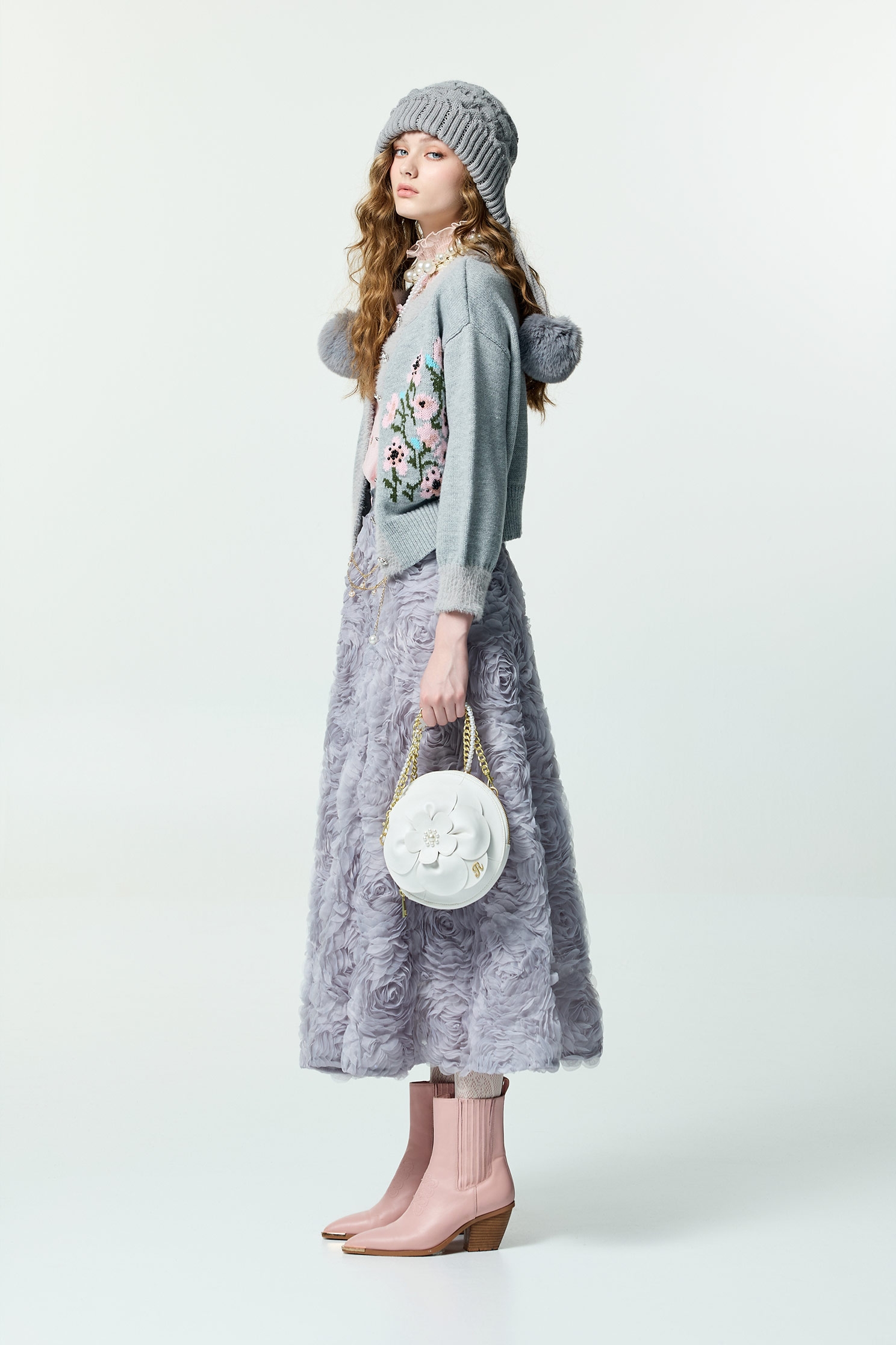 薄暮灰崁花卉開襟針織外套薄暮灰崁花卉開襟針織外套,上班OL穿搭,外套,秋冬穿搭,約會特輯,花花世界,針織,針織外套