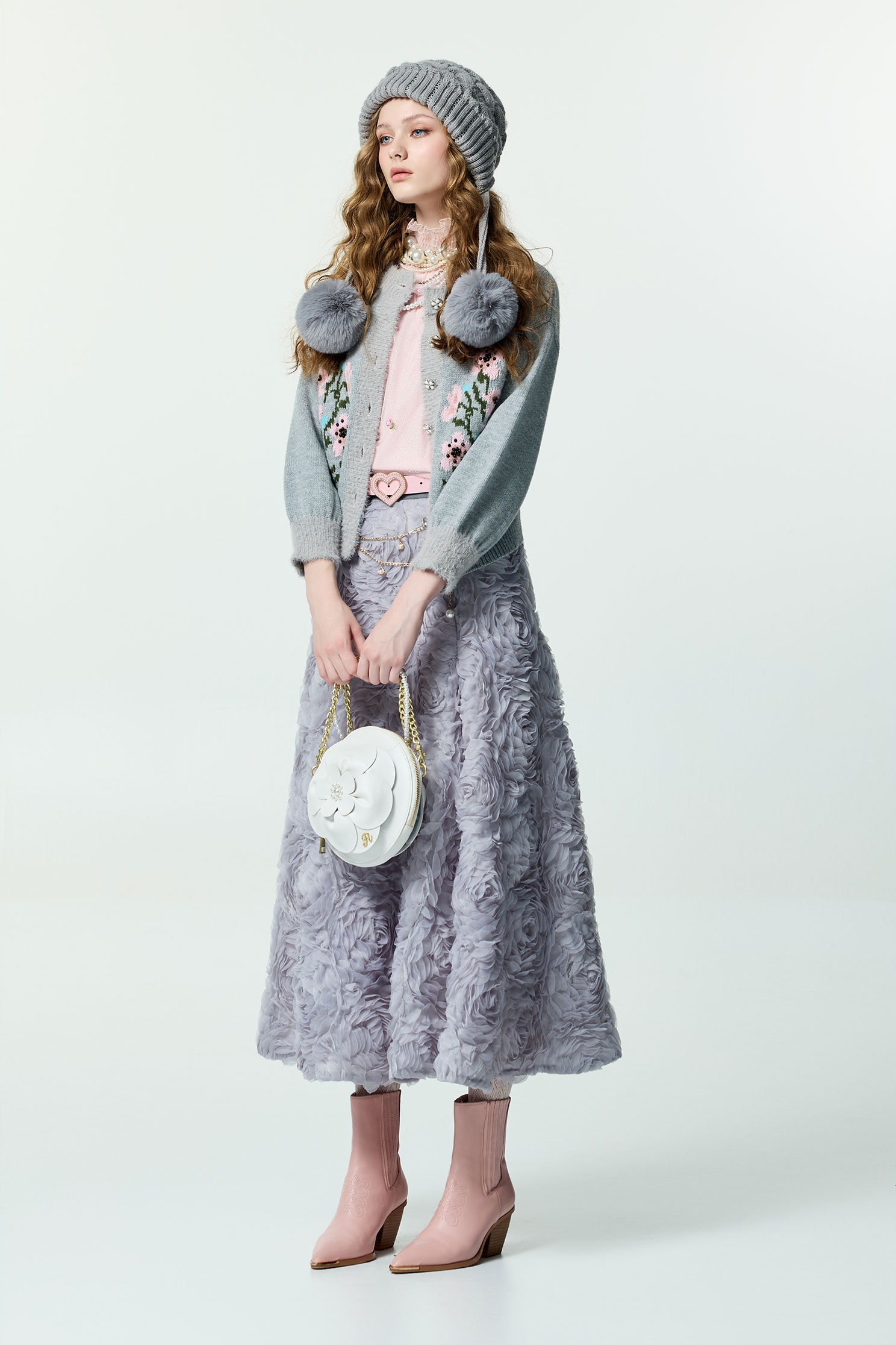 薄暮灰崁花卉開襟針織外套薄暮灰崁花卉開襟針織外套,上班OL穿搭,外套,秋冬穿搭,約會特輯,花花世界,針織,針織外套