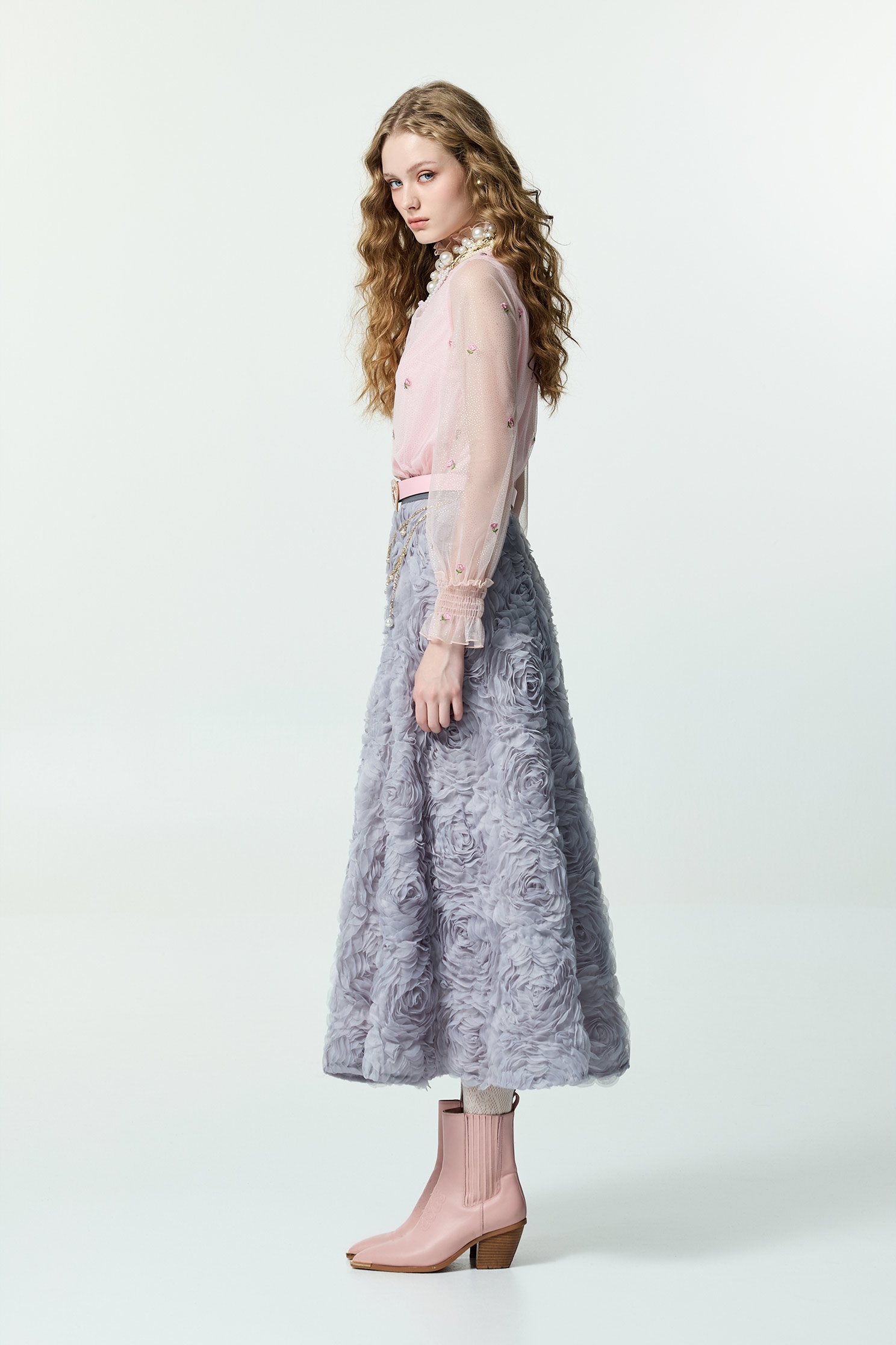 薄暮灰玫瑰花長裙薄暮灰玫瑰花長裙,時髦成套搭配,秋冬穿搭,網紗,網裙,花花世界,長裙