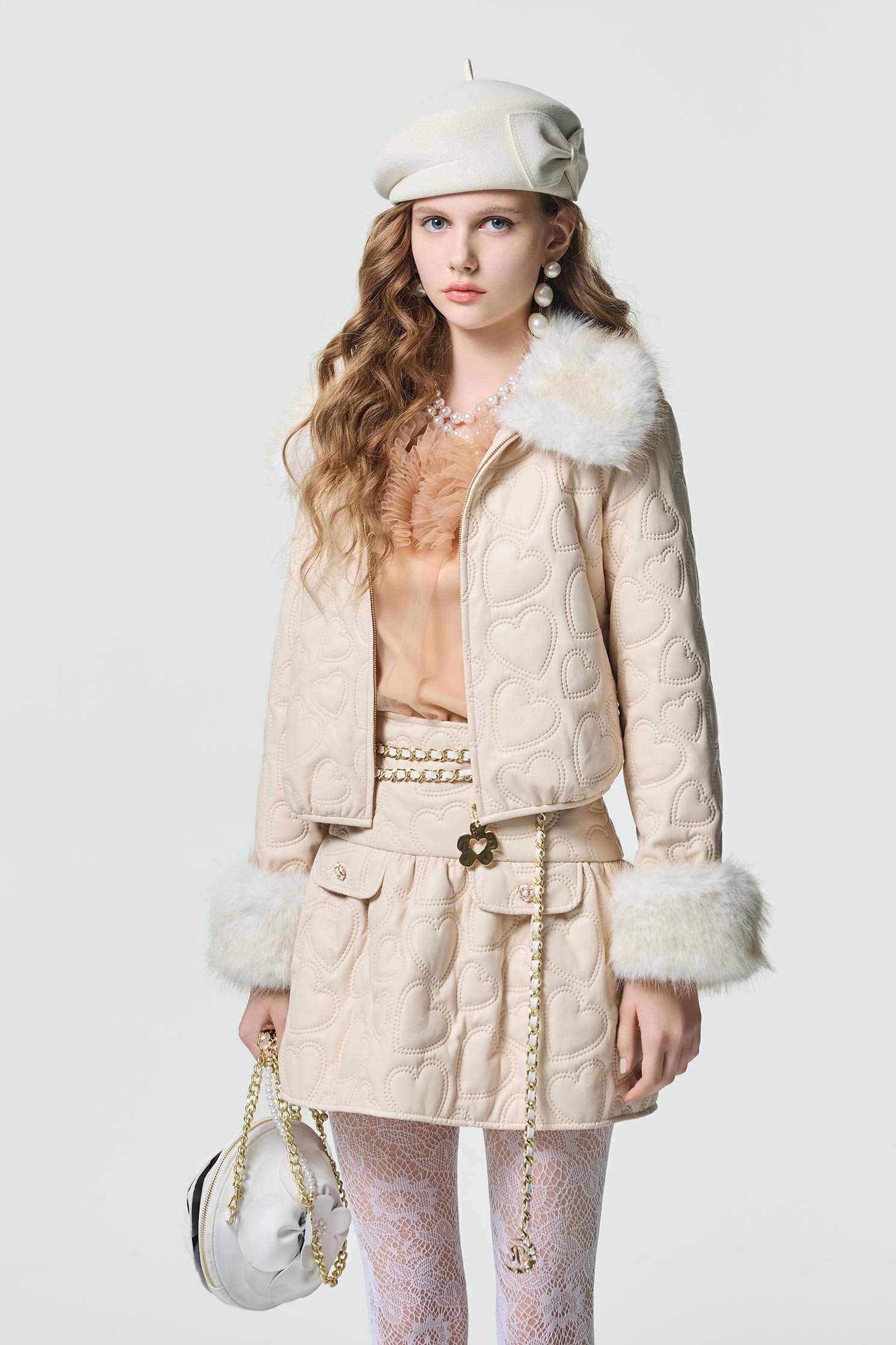 愛心圖騰絎縫仿皮短裙愛心圖騰絎縫仿皮短裙,春夏穿搭,短裙