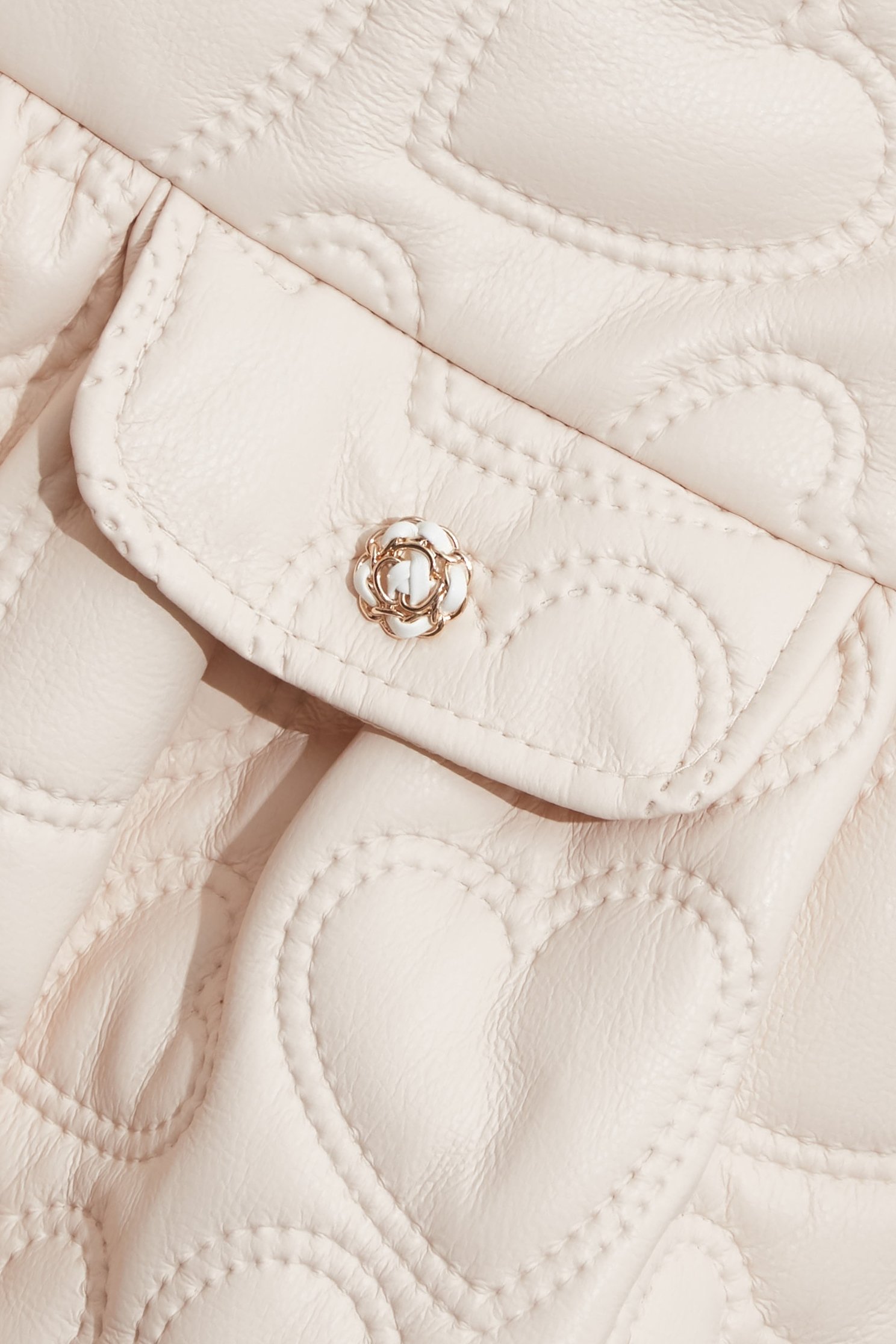 愛心圖騰絎縫仿皮短裙愛心圖騰絎縫仿皮短裙,春夏穿搭,短裙