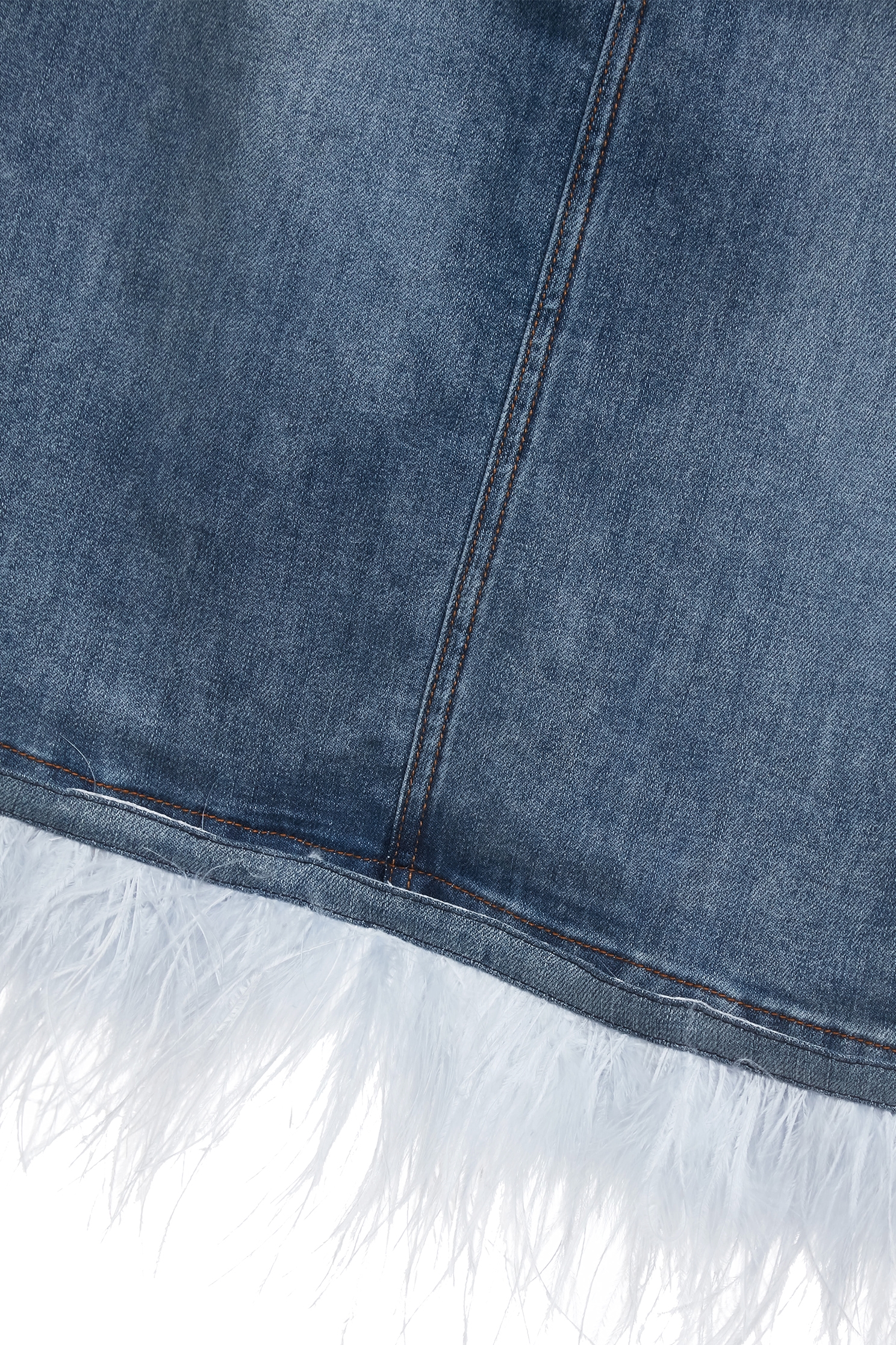 綴羽毛裝飾牛仔中長裙綴羽毛裝飾牛仔中長裙,春夏穿搭,牛仔,牛仔裙,約會特輯,長裙