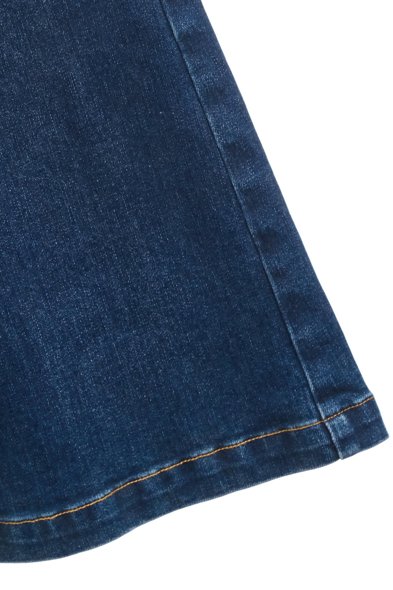 花卉刺繡牛仔喇叭褲花卉刺繡牛仔喇叭褲,上班OL穿搭,丹寧,刺繡,喇叭褲,時髦成套搭配,牛仔,珍珠,秋冬穿搭,約會特輯,花花世界,褲子