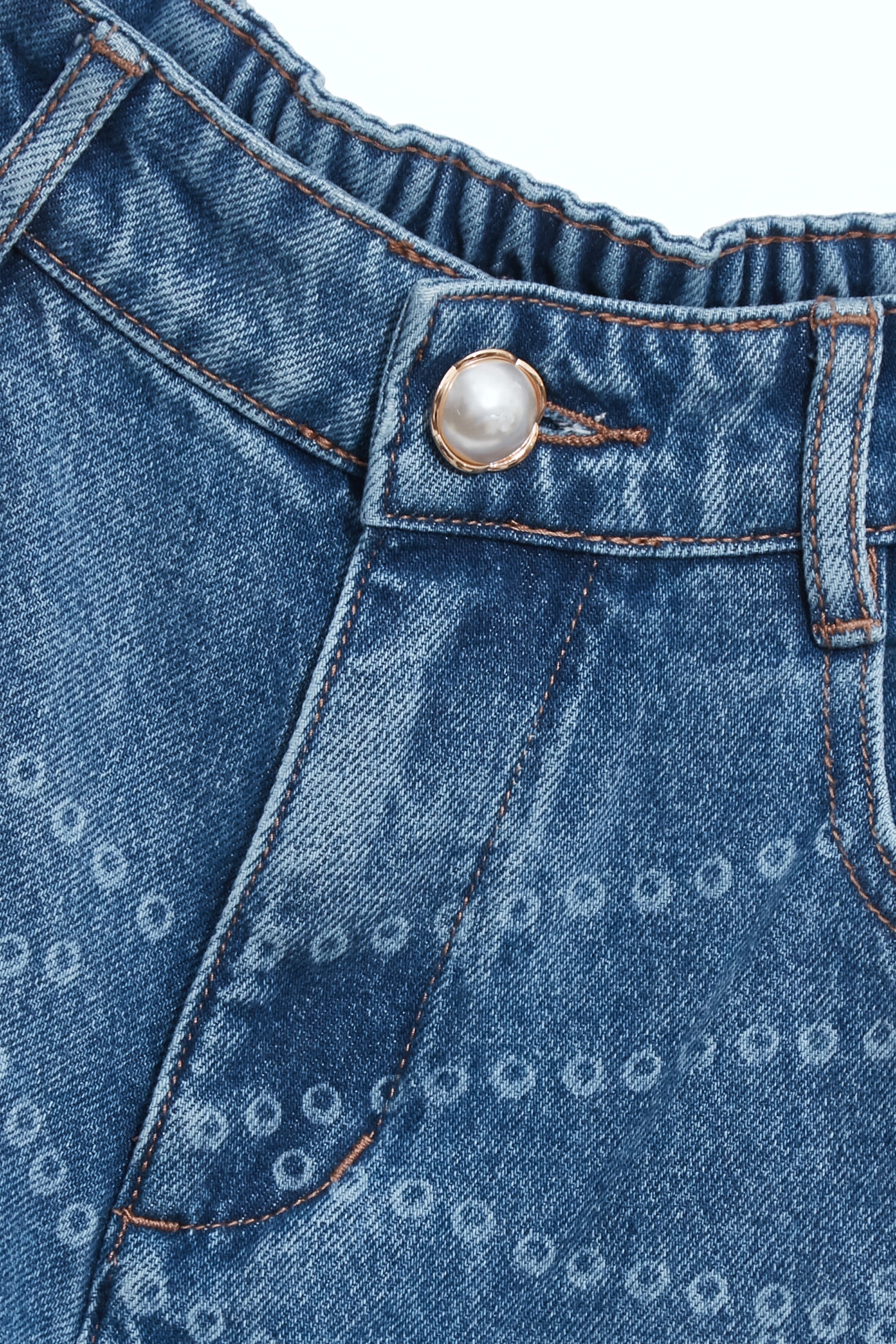 珍珠項鍊印花牛仔褲珍珠項鍊印花牛仔褲,上班OL穿搭,丹寧,寬褲,春夏穿搭,牛仔,牛仔褲,珍珠,約會特輯,花花世界,褲子,項鍊