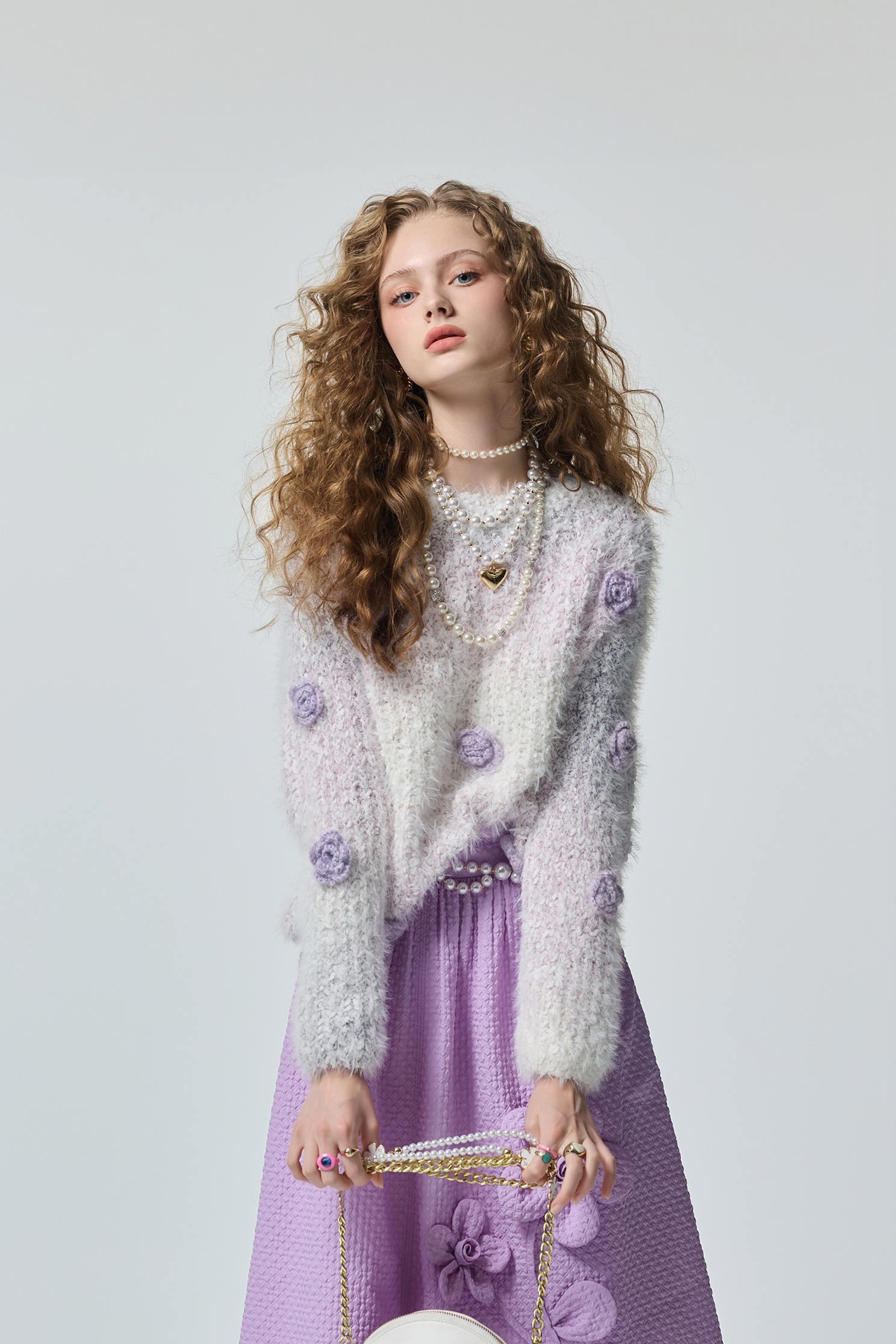 綴丁香紫手鉤花針織上衣綴丁香紫手鉤花針織上衣,上衣,秋冬穿搭,約會特輯,花花世界,針織,針織上衣,針織衫