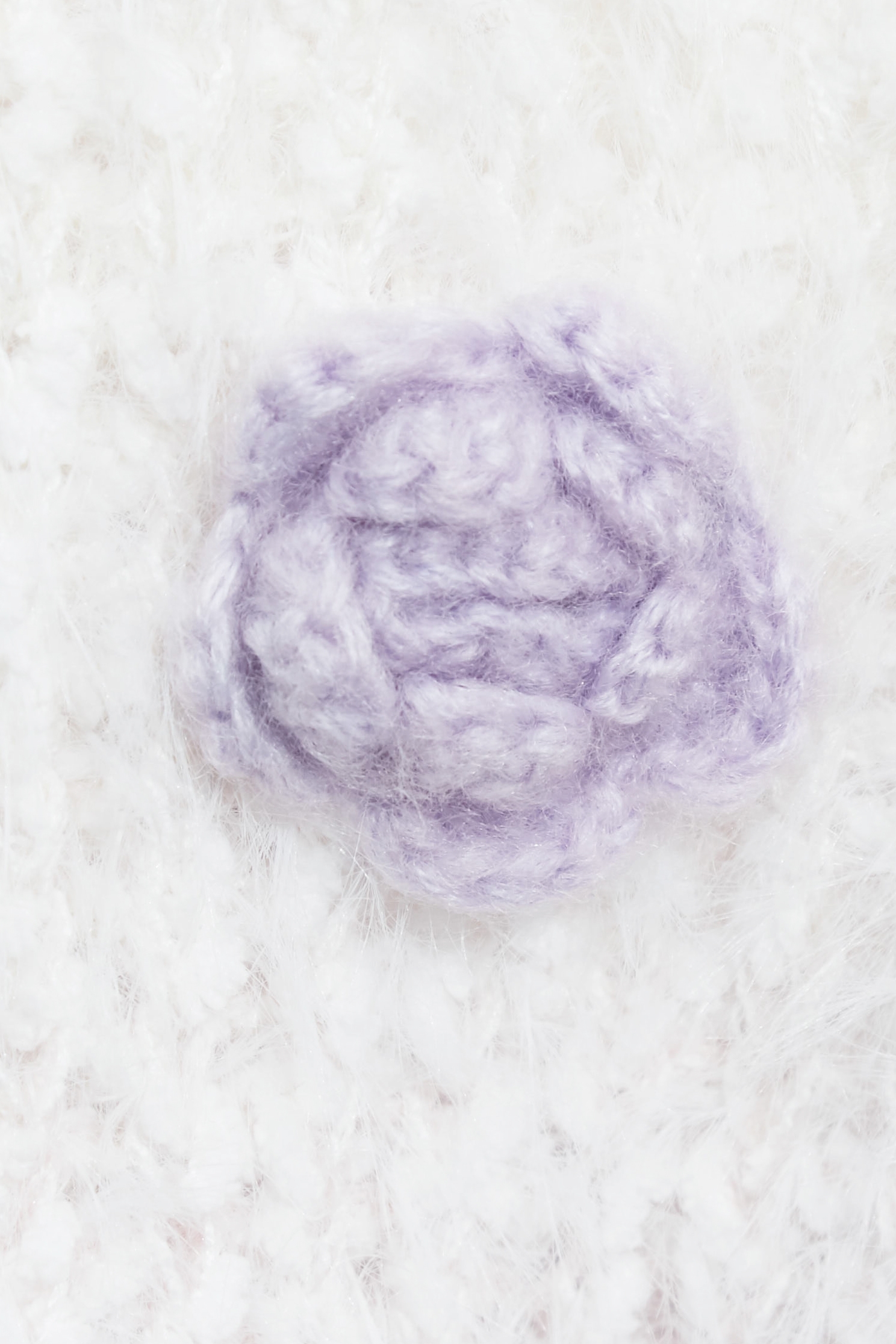 綴丁香紫手鉤花針織上衣綴丁香紫手鉤花針織上衣,上衣,秋冬穿搭,約會特輯,花花世界,針織,針織上衣,針織衫