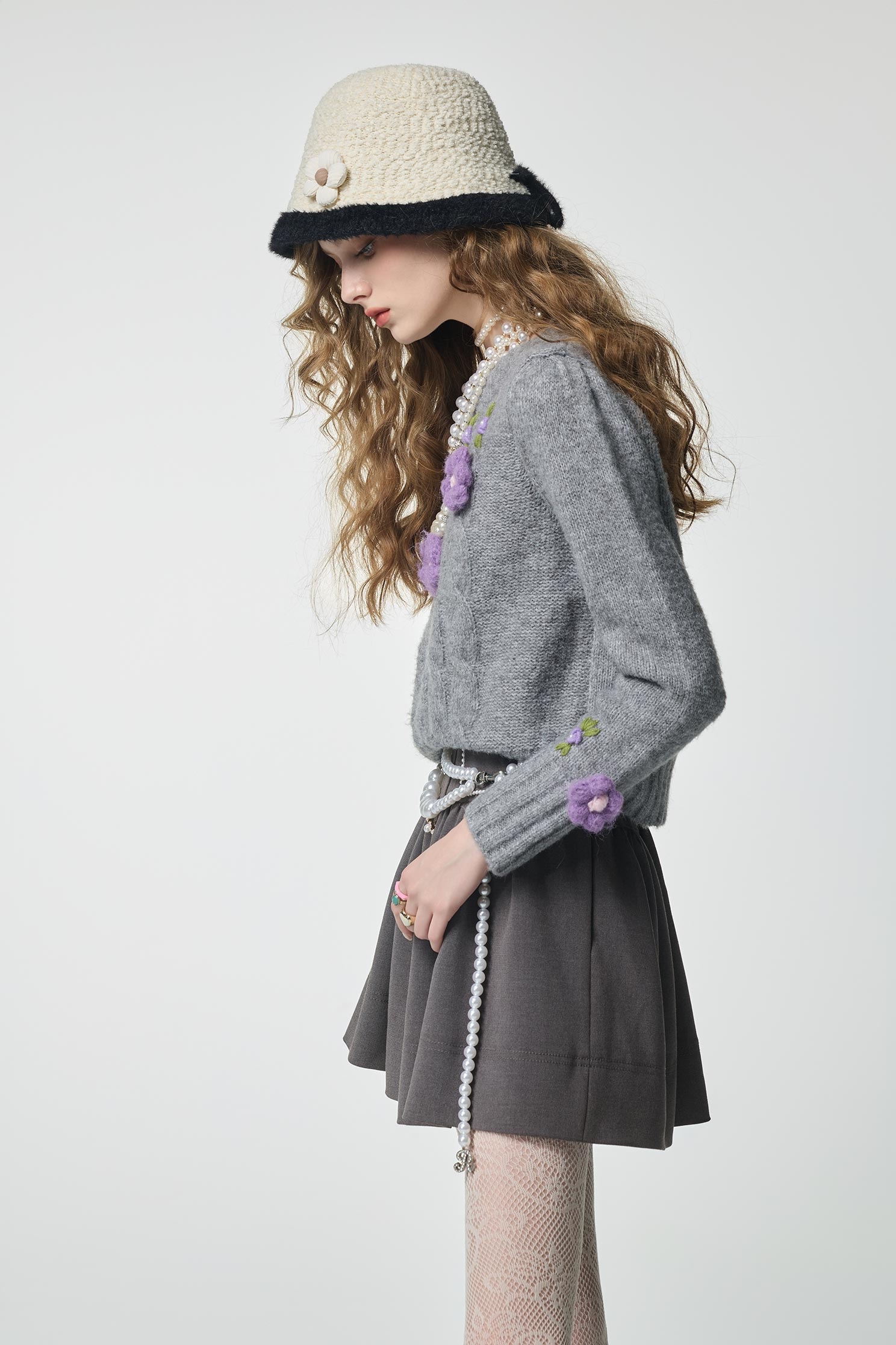 綴毛海手鉤花針織上衣綴毛海手鉤花針織上衣,上衣,秋冬穿搭,約會特輯,花花世界,針織,針織上衣,針織衫