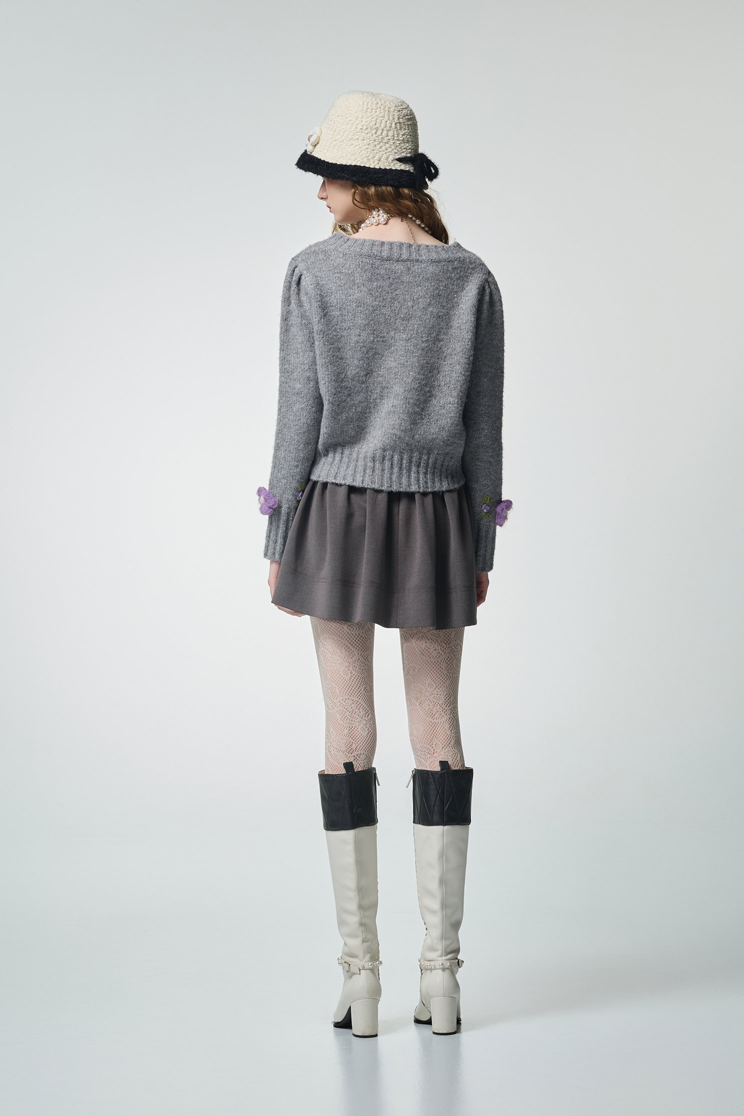 綴毛海手鉤花針織上衣綴毛海手鉤花針織上衣,上衣,秋冬穿搭,約會特輯,花花世界,針織,針織上衣,針織衫