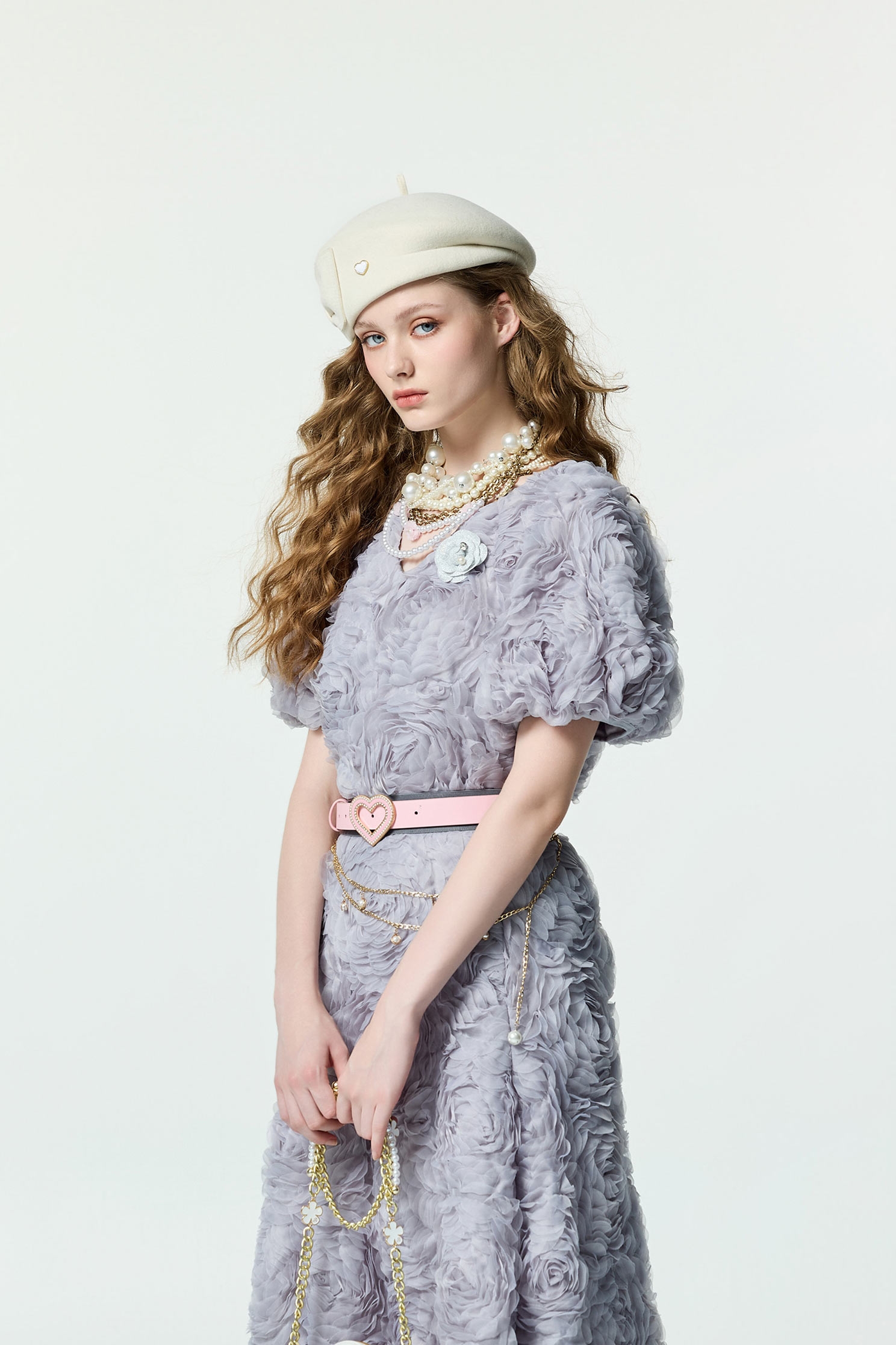 薄暮灰玫瑰花上衣薄暮灰玫瑰花上衣,V領上衣,上衣,時髦成套搭配,秋冬穿搭,網紗,花花世界