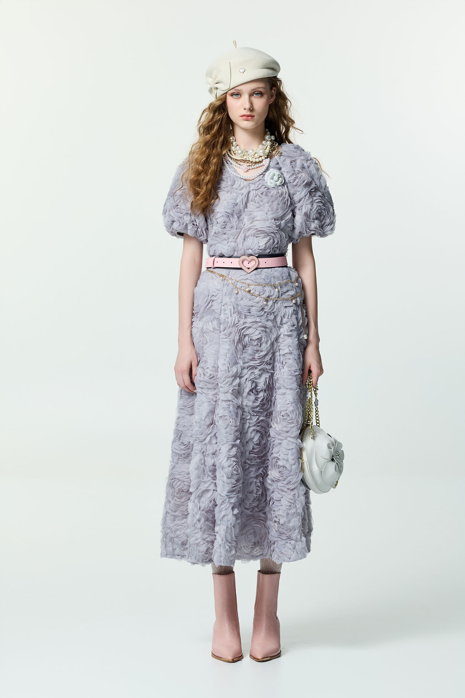 薄暮灰玫瑰花上衣薄暮灰玫瑰花上衣,V領上衣,上衣,時髦成套搭配,秋冬穿搭,網紗,花花世界