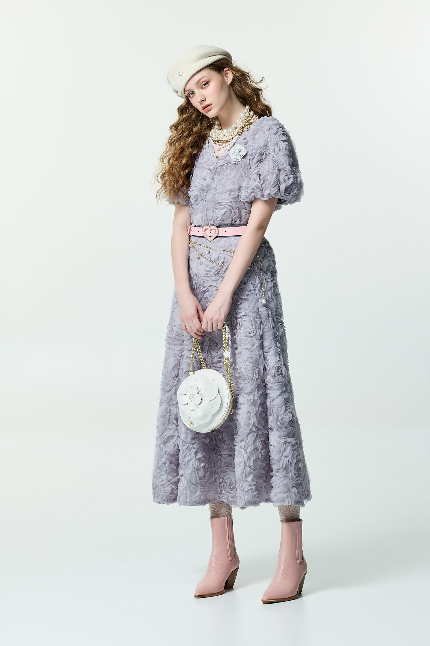 薄暮灰玫瑰花上衣薄暮灰玫瑰花上衣,V領上衣,上衣,時髦成套搭配,秋冬穿搭,網紗,花花世界