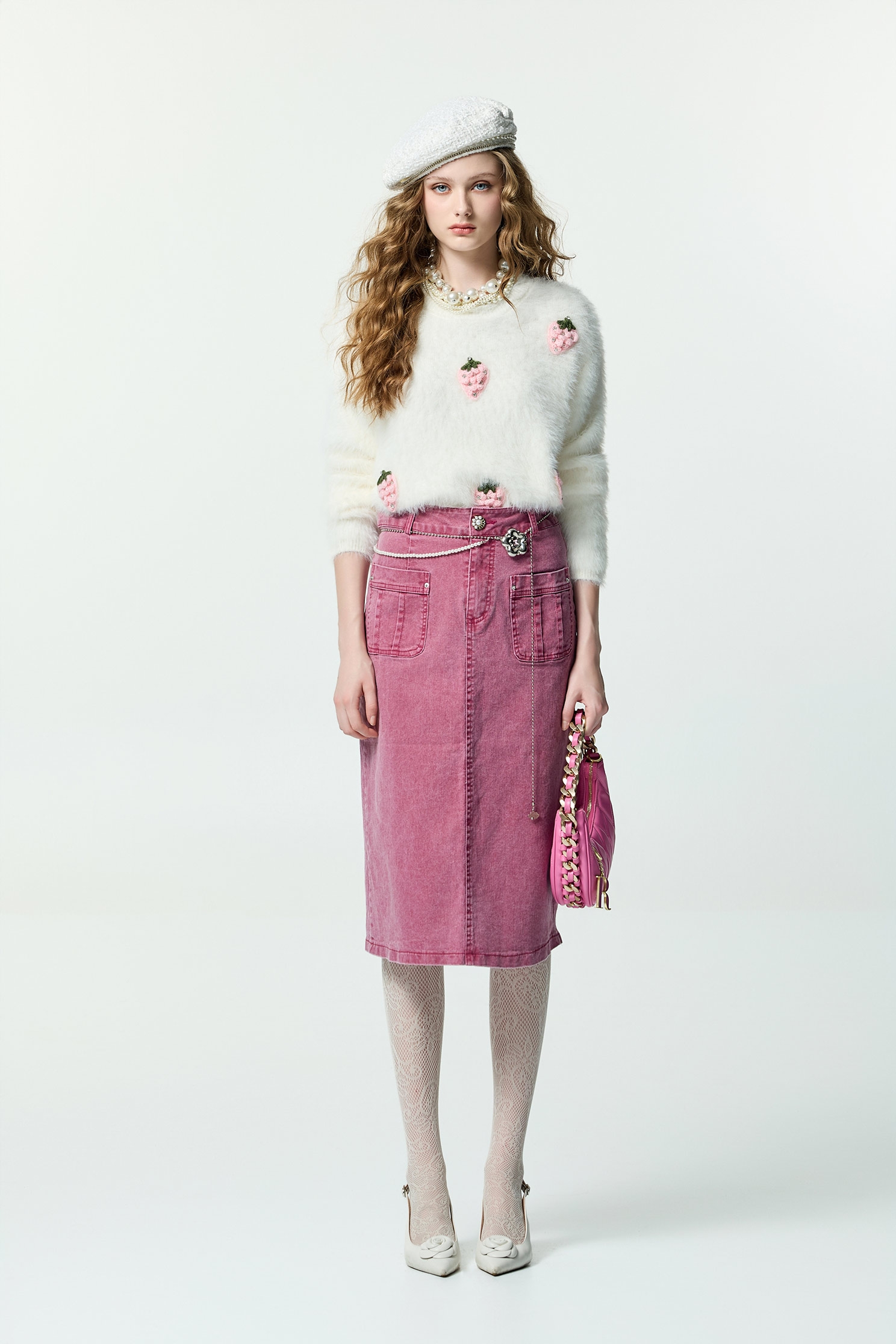 綴鑽草莓針織上衣綴鑽草莓針織上衣,上衣,秋冬穿搭,約會特輯,針織,針織上衣,針織衫