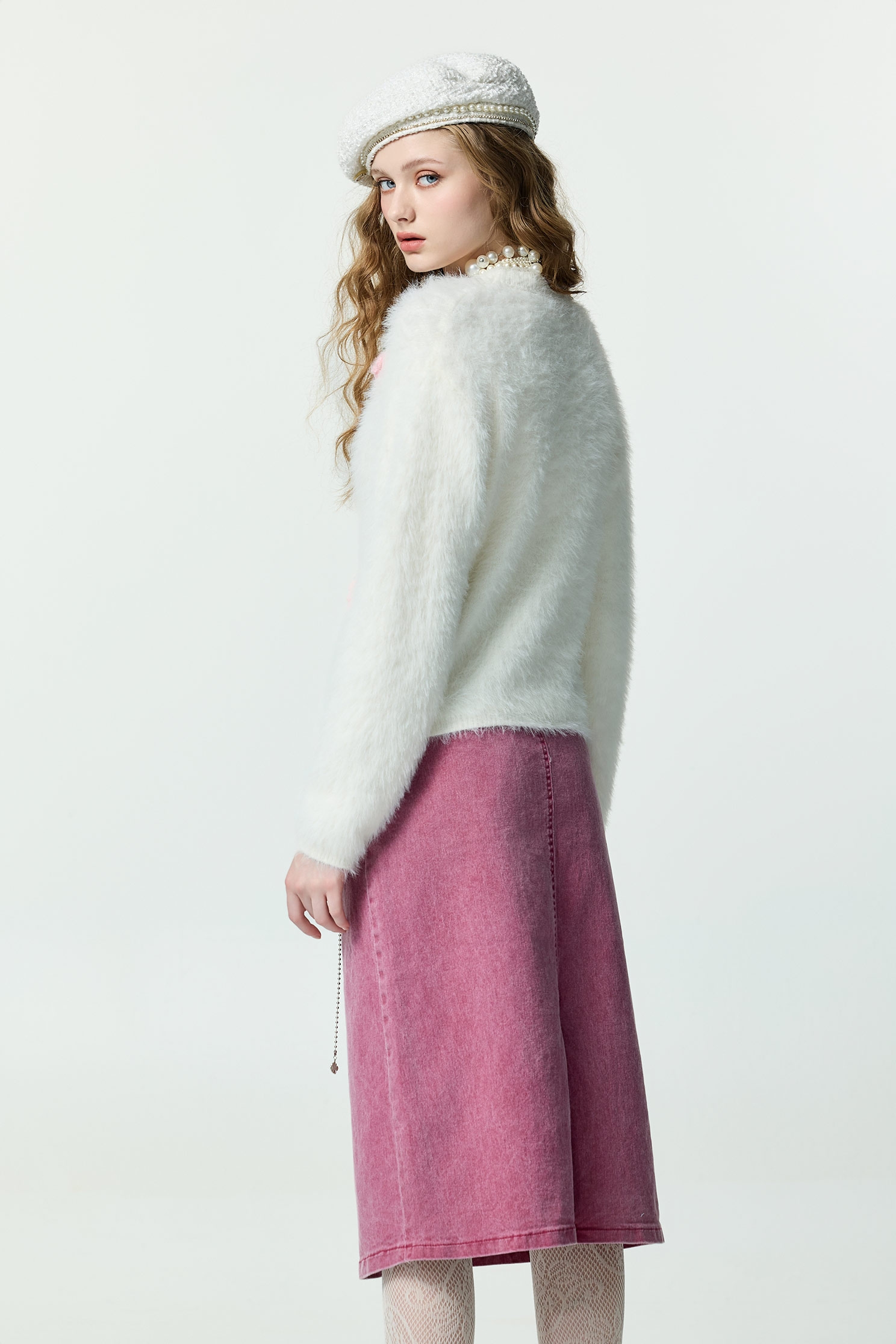 綴鑽草莓針織上衣綴鑽草莓針織上衣,上衣,秋冬穿搭,約會特輯,針織,針織上衣,針織衫