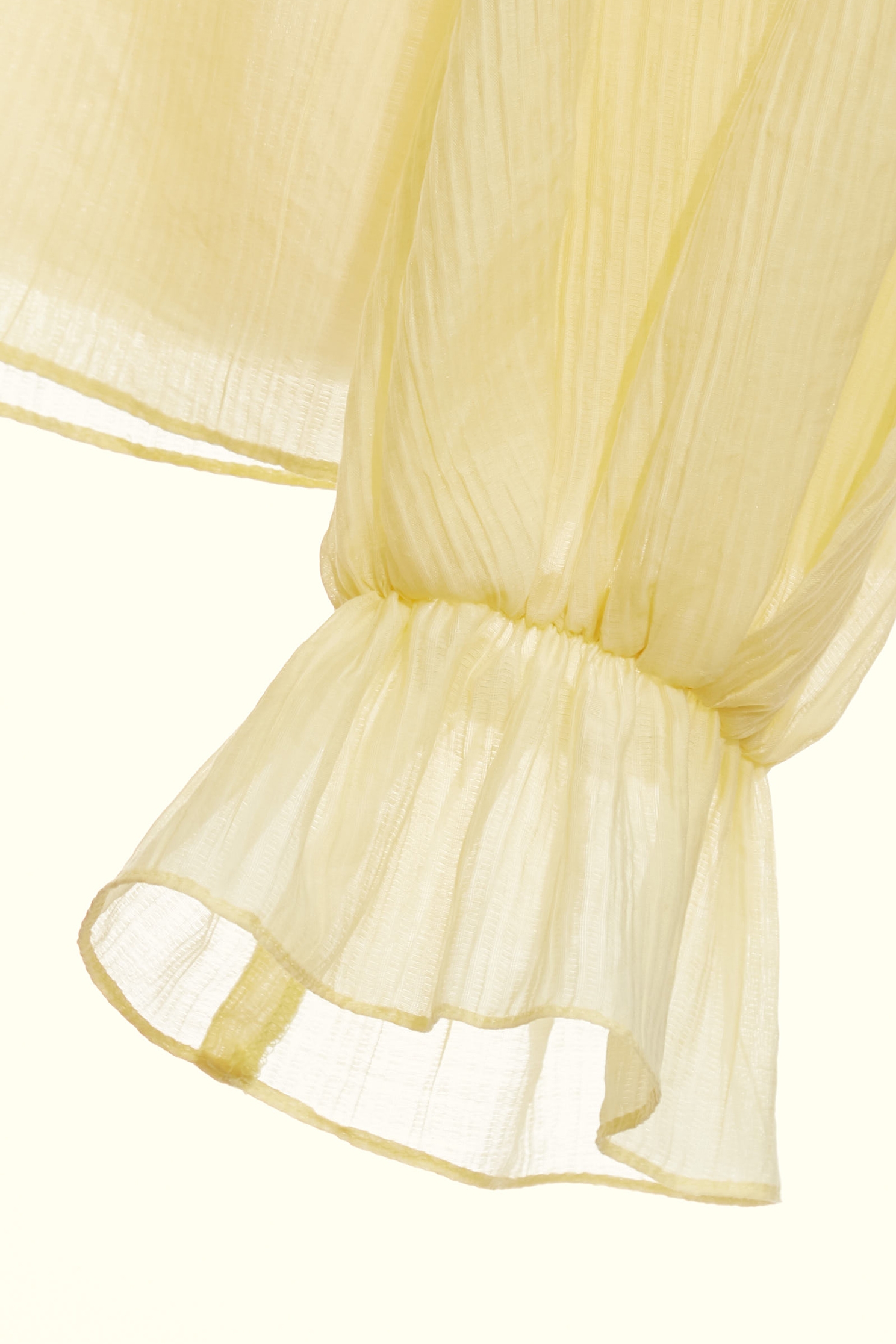 明黃色褶皺感荷葉領上衣明黃色褶皺感荷葉領上衣,上班OL穿搭,上衣,秋冬穿搭,約會特輯,荷葉