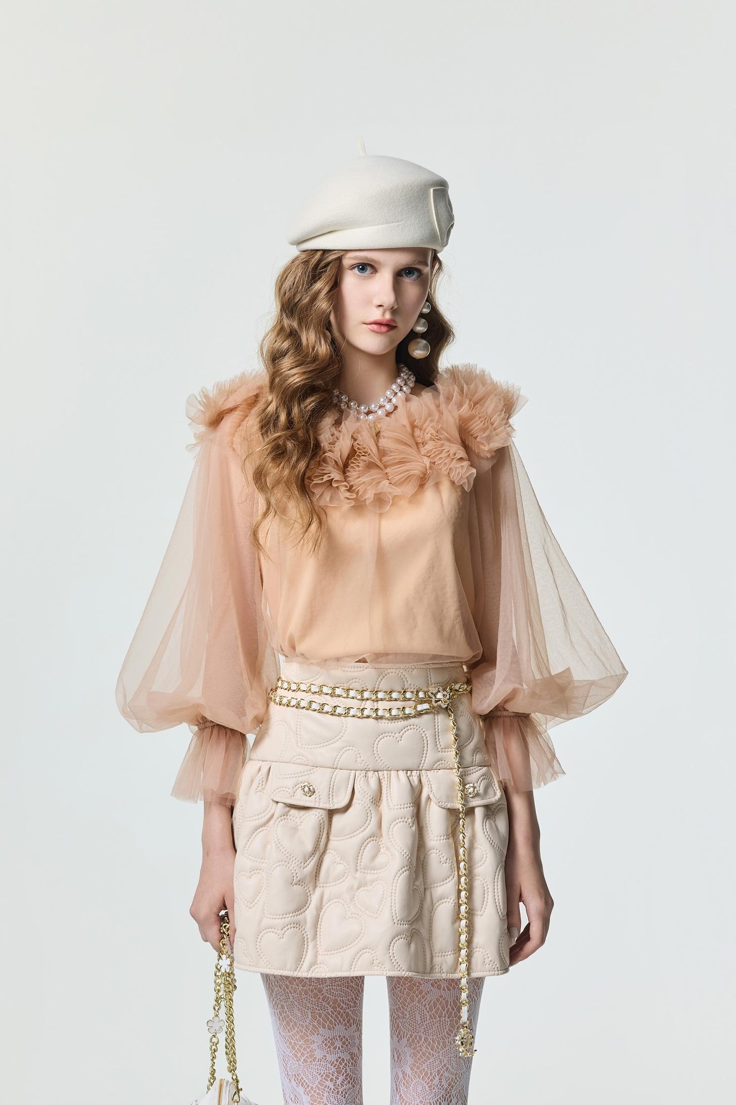 淺焦糖色立體摺飾式上衣淺焦糖色立體摺飾式上衣,一字領上衣,上衣,平口上衣,春夏穿搭,荷葉