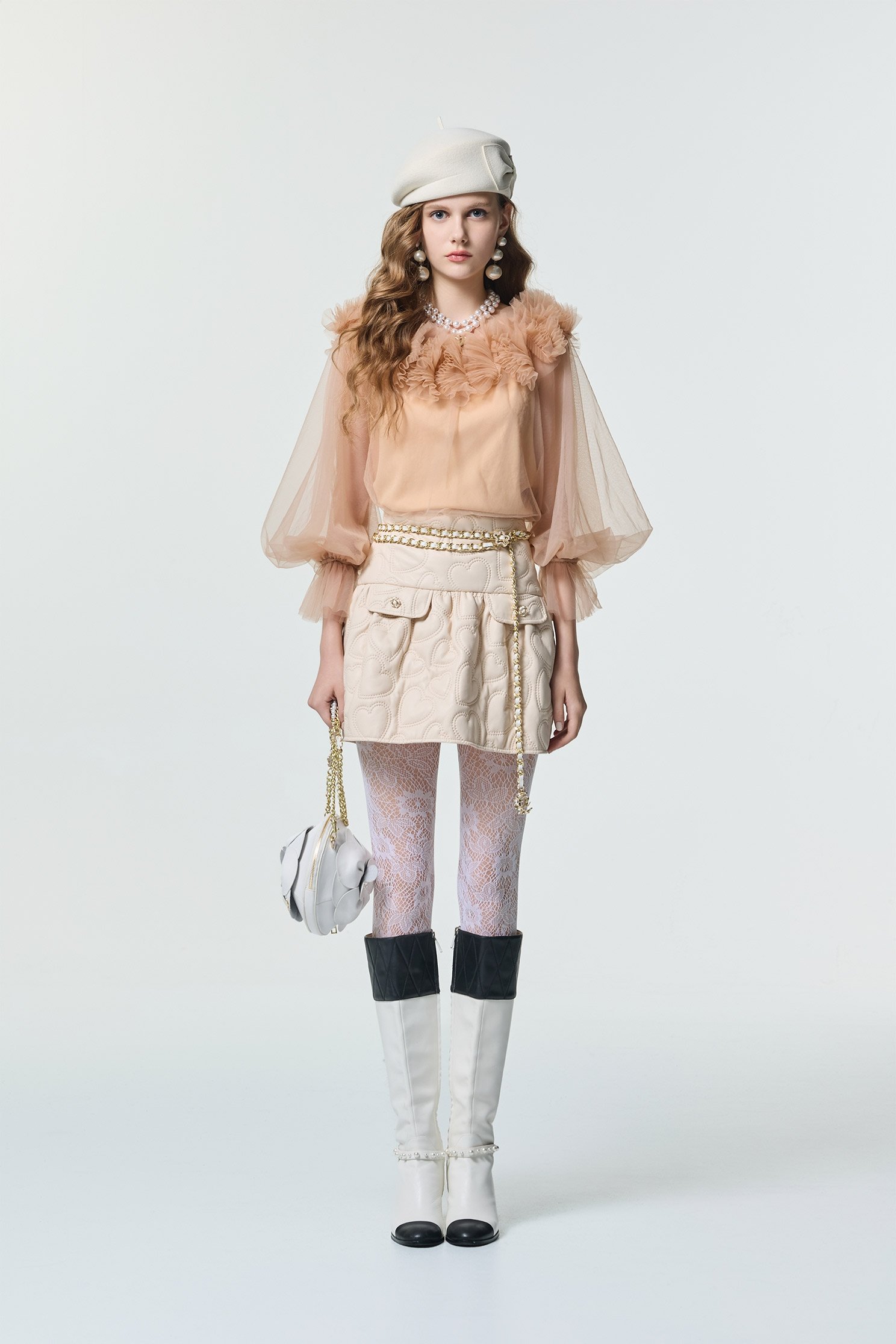 淺焦糖色立體摺飾式上衣淺焦糖色立體摺飾式上衣,一字領上衣,上衣,平口上衣,春夏穿搭,荷葉