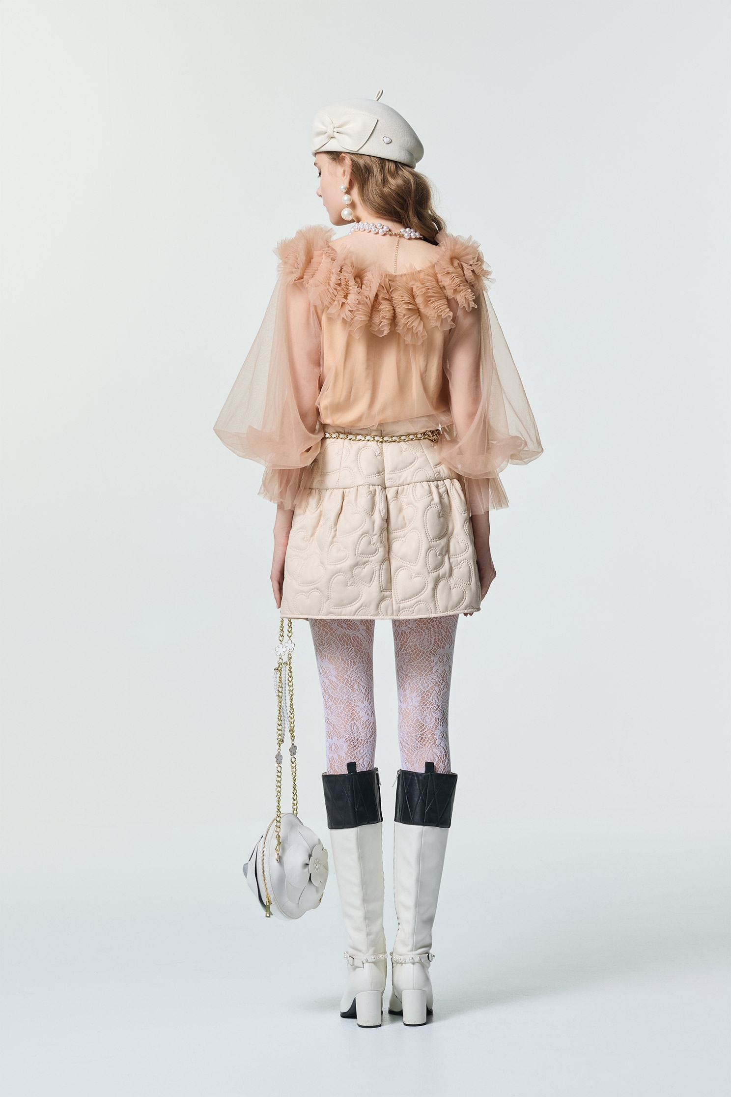 淺焦糖色立體摺飾式上衣淺焦糖色立體摺飾式上衣,一字領上衣,上衣,平口上衣,春夏穿搭,荷葉