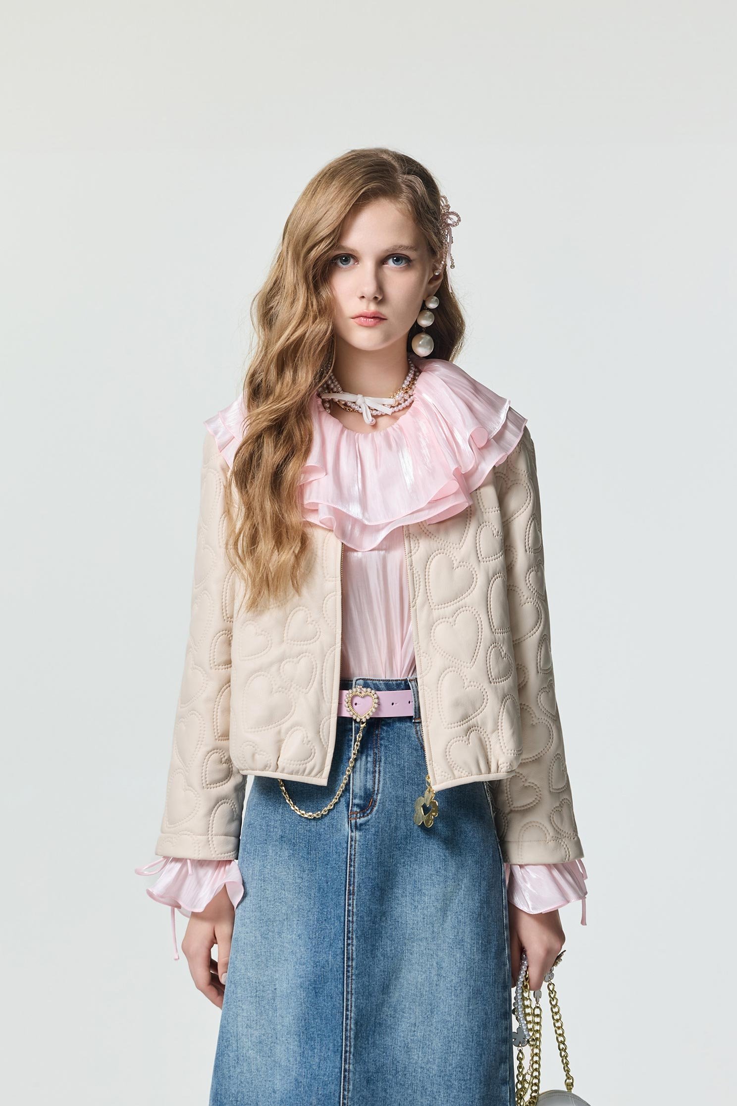 香囊粉光澤感上衣香囊粉光澤感上衣,上衣,春夏穿搭,荷葉