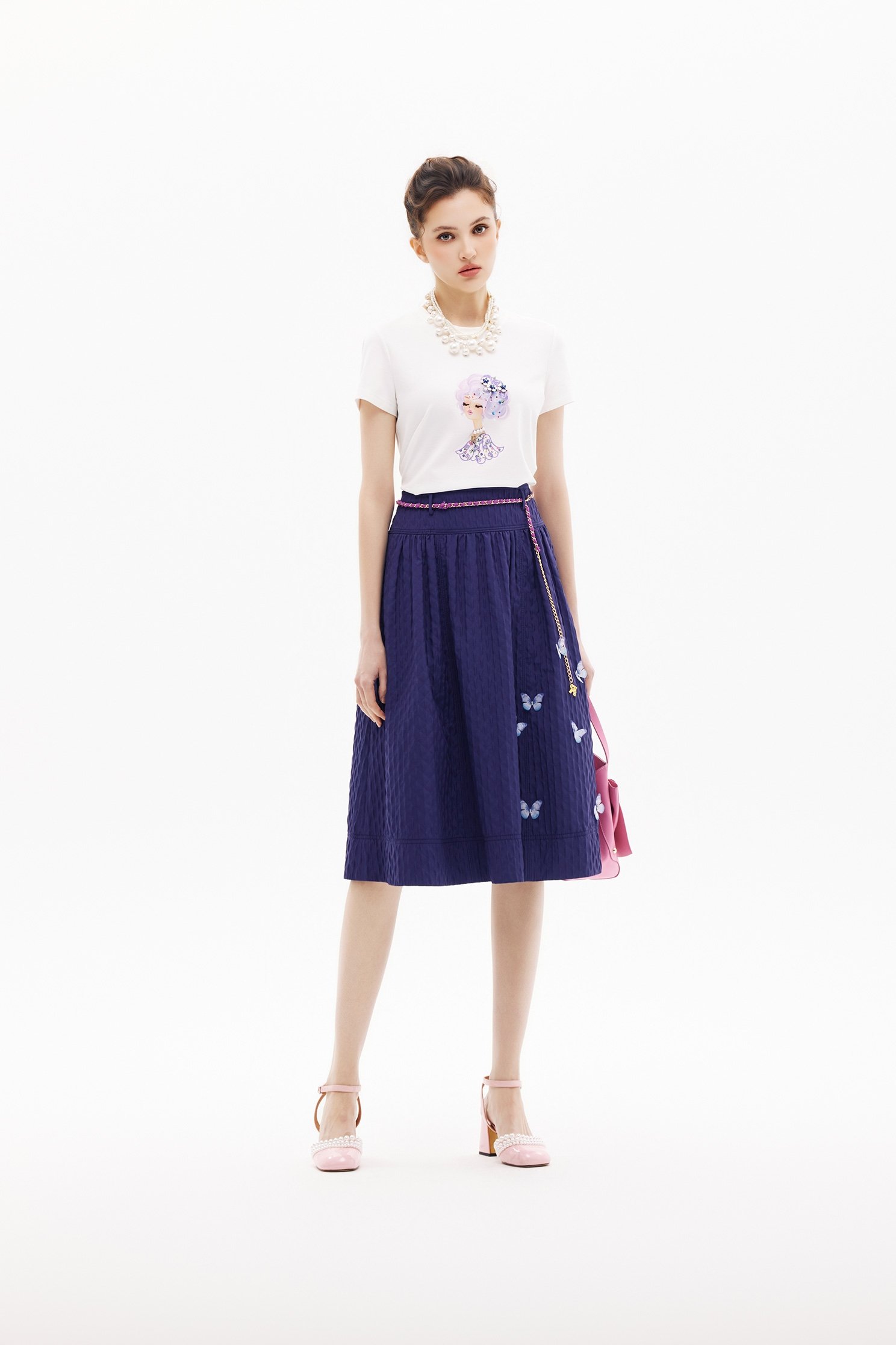 戴英式禮帽美女T恤上衣戴英式禮帽美女T恤上衣,T恤,上衣,刺繡,春夏穿搭,約會特輯,花花世界